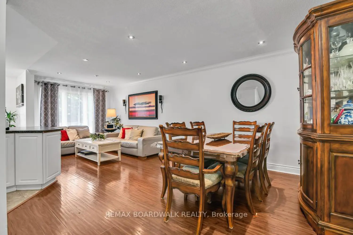 1160 Halton Terrace photo 5
