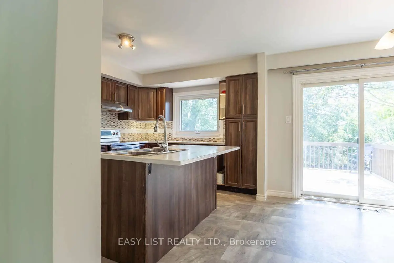 2651 Marsdale Drive photo 3