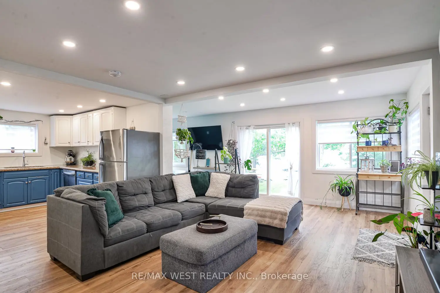 6896 Pentland Lane photo 4