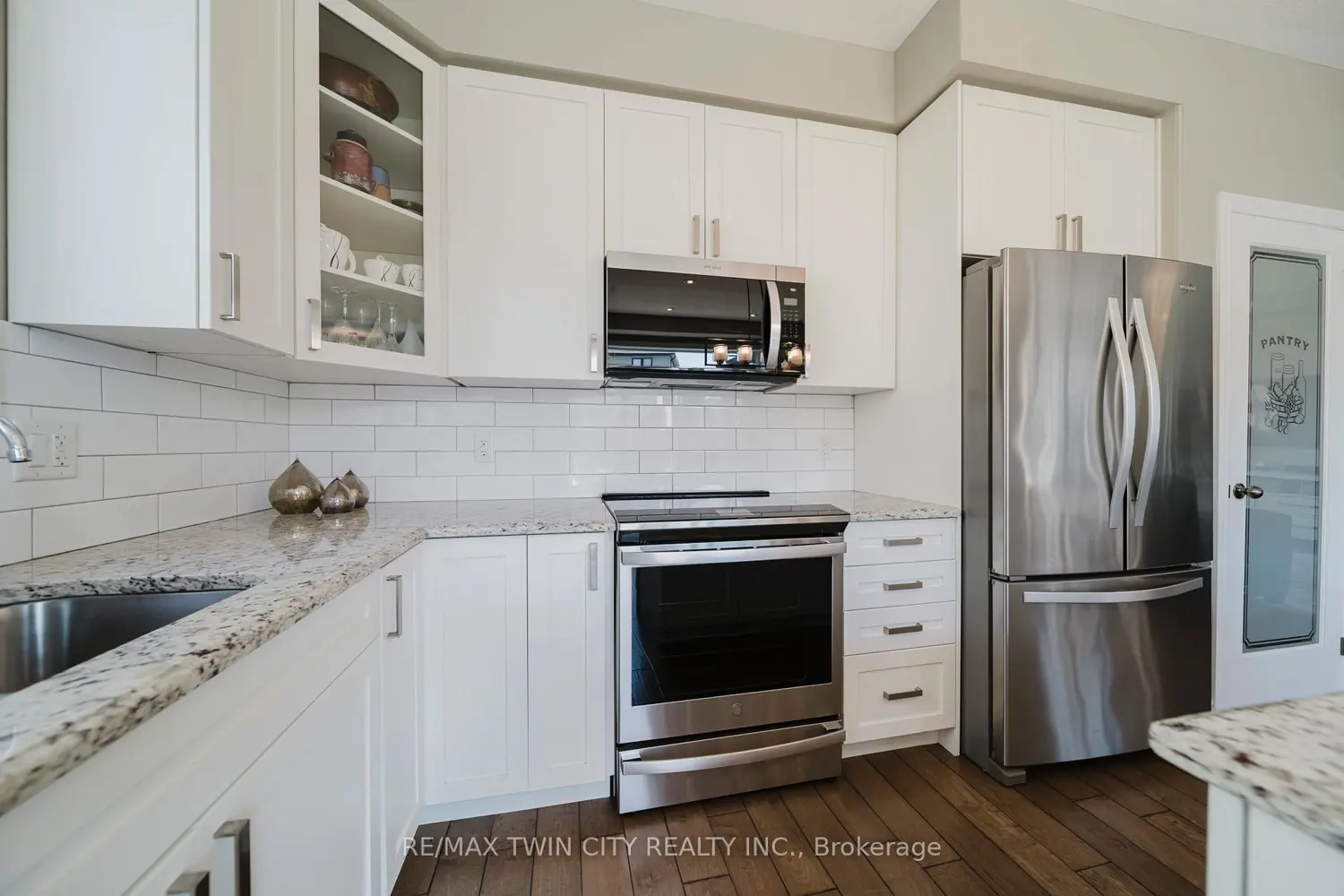 597 Sundew Drive photo 4