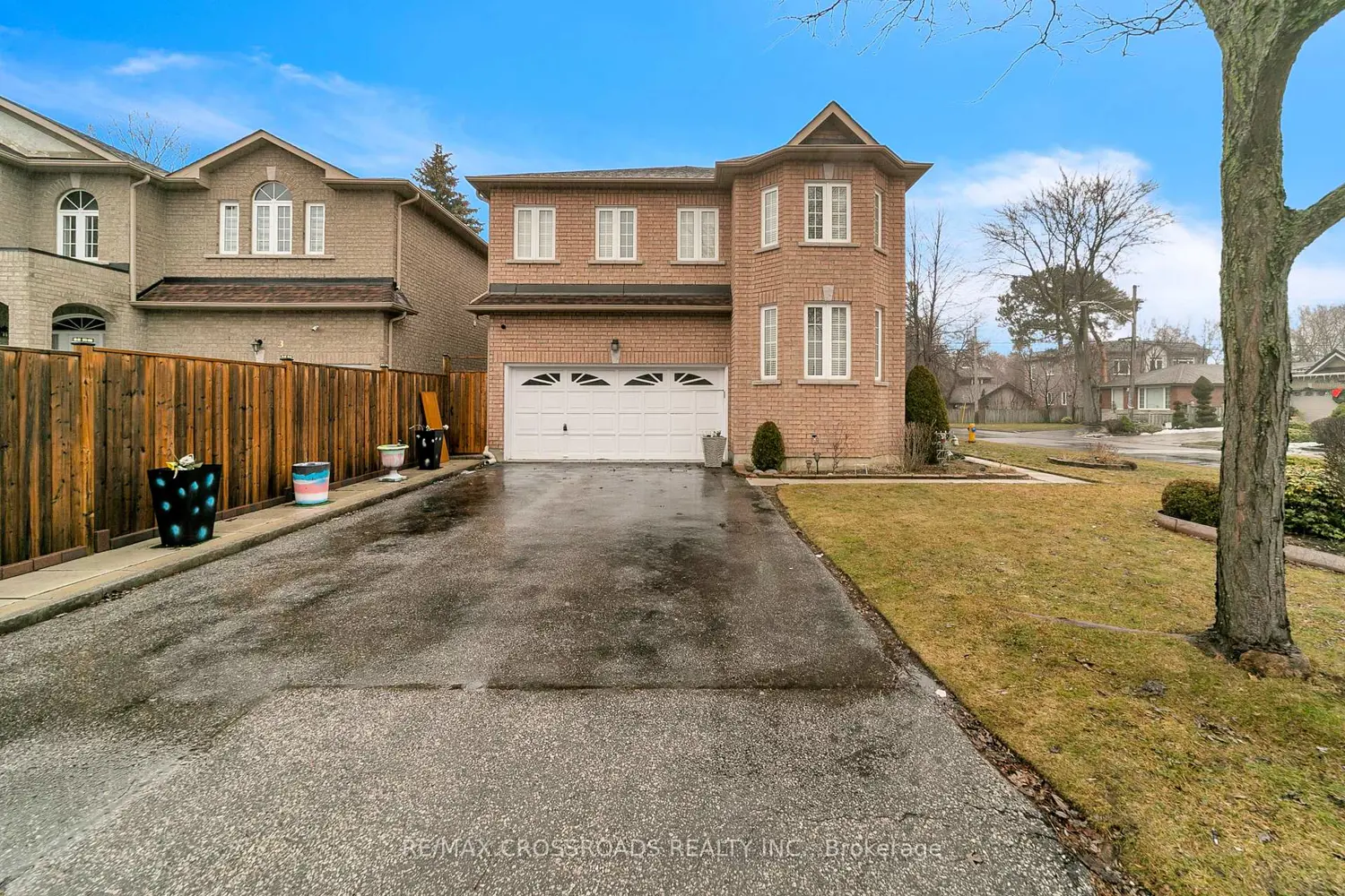 106 Craggview Drive photo 2