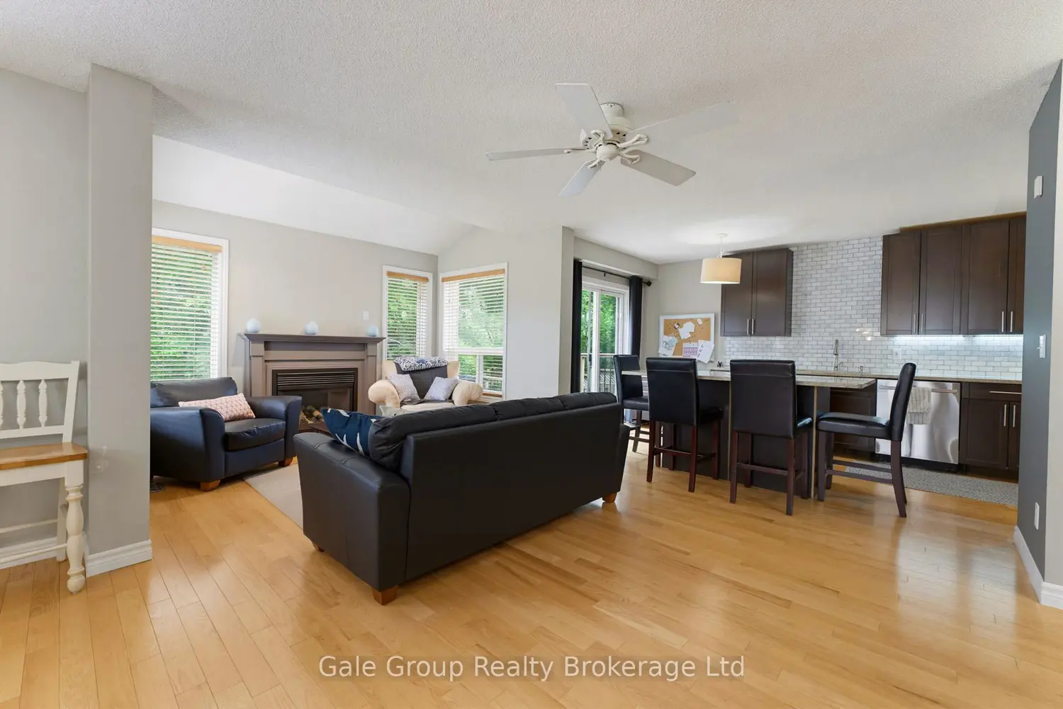 209 Hilltop Drive photo 3