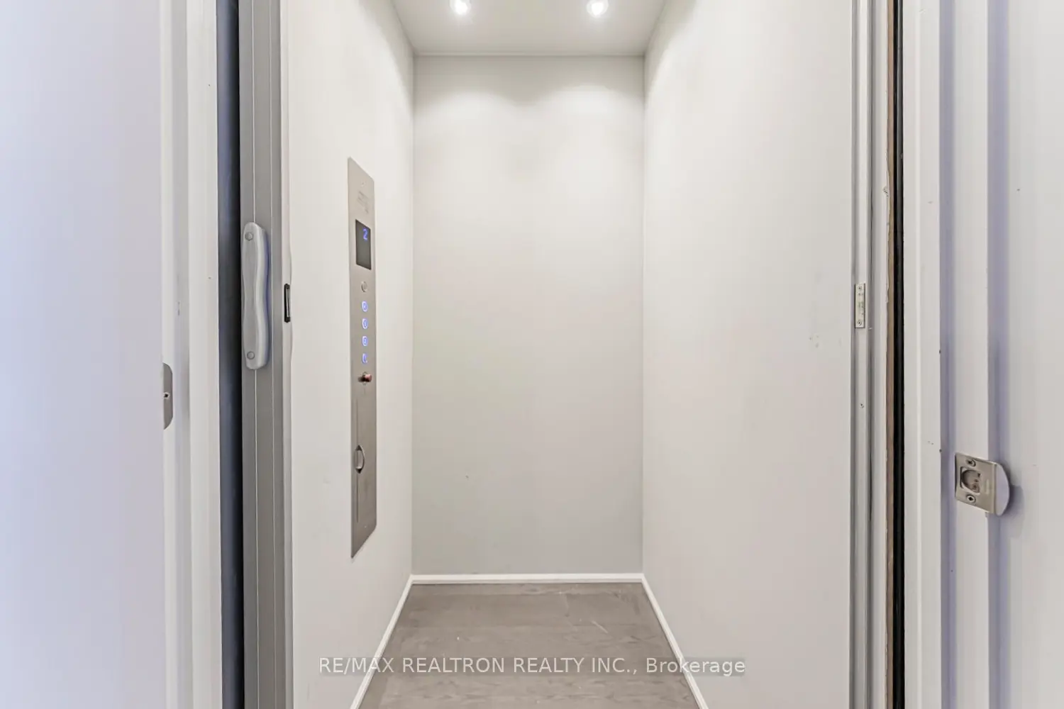 260 Eagle Street 26 photo 3