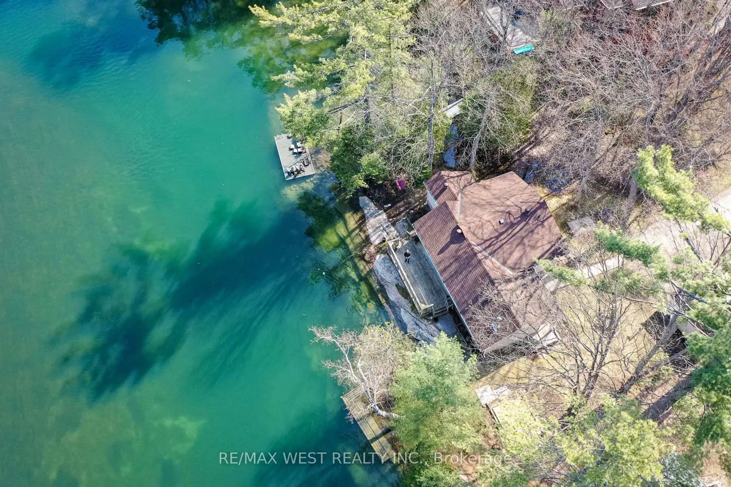 8060 Oakridge Drive photo 2