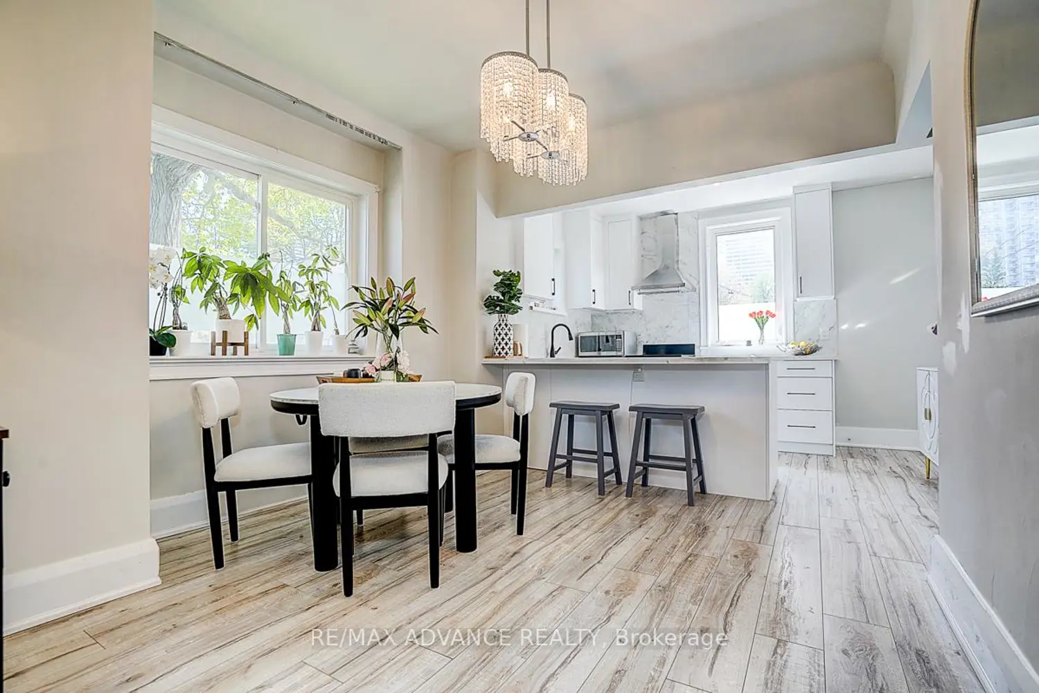 33 Castlefield Avenue photo 4