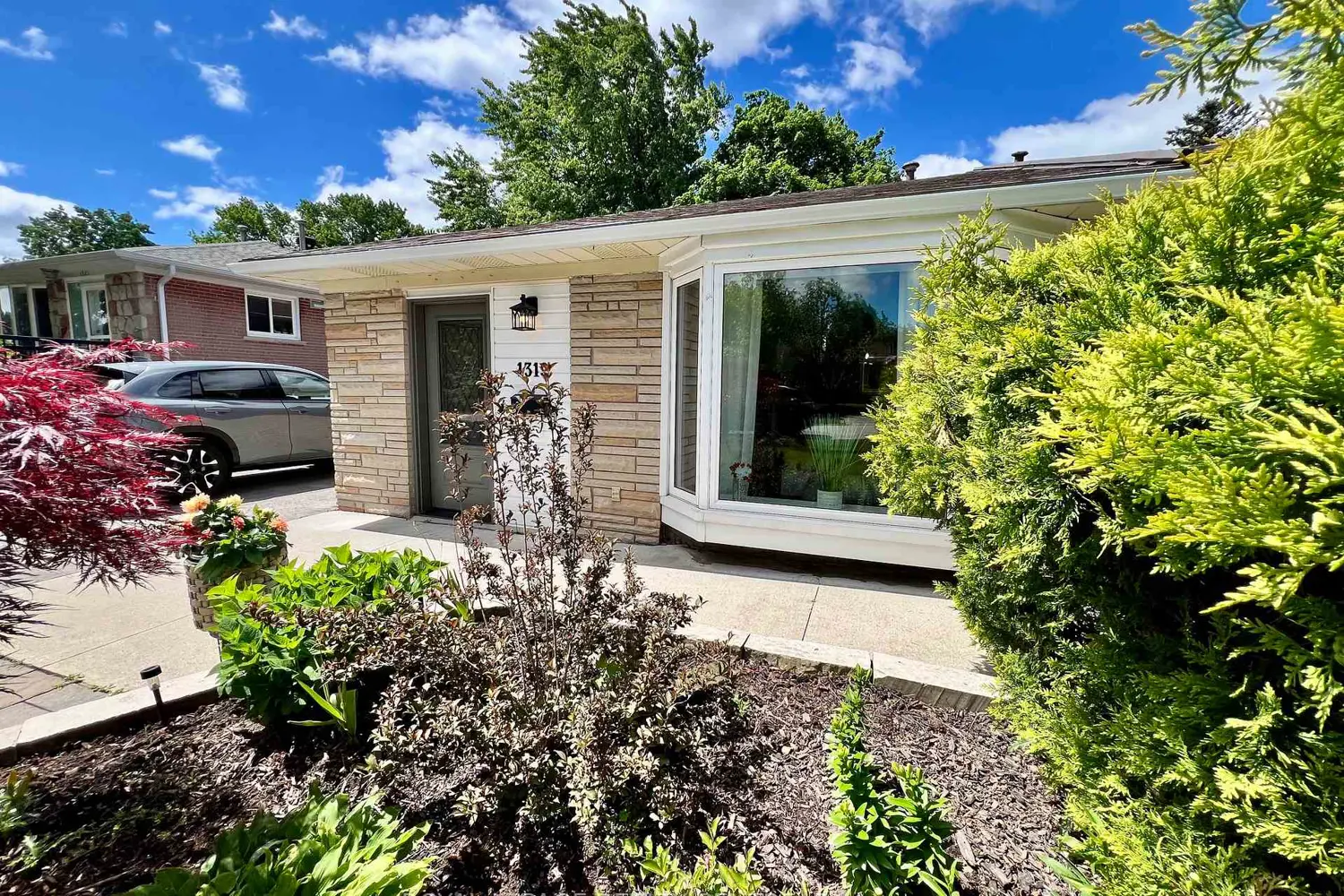 1319 Redbank Crescent photo 2