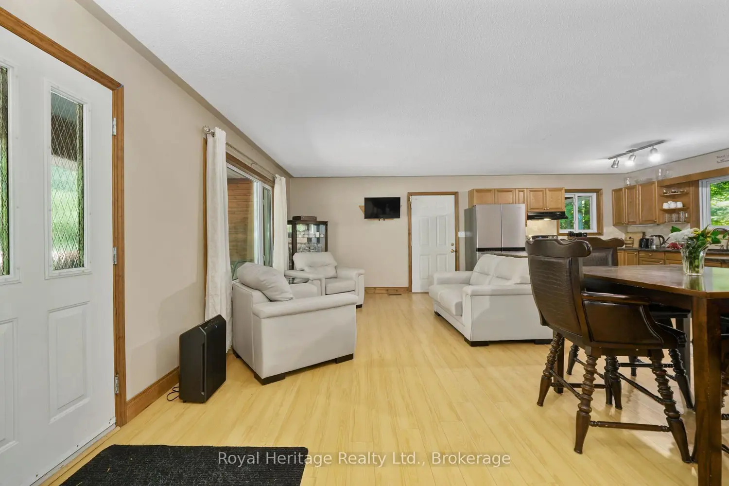 691 Hansen Road photo 5