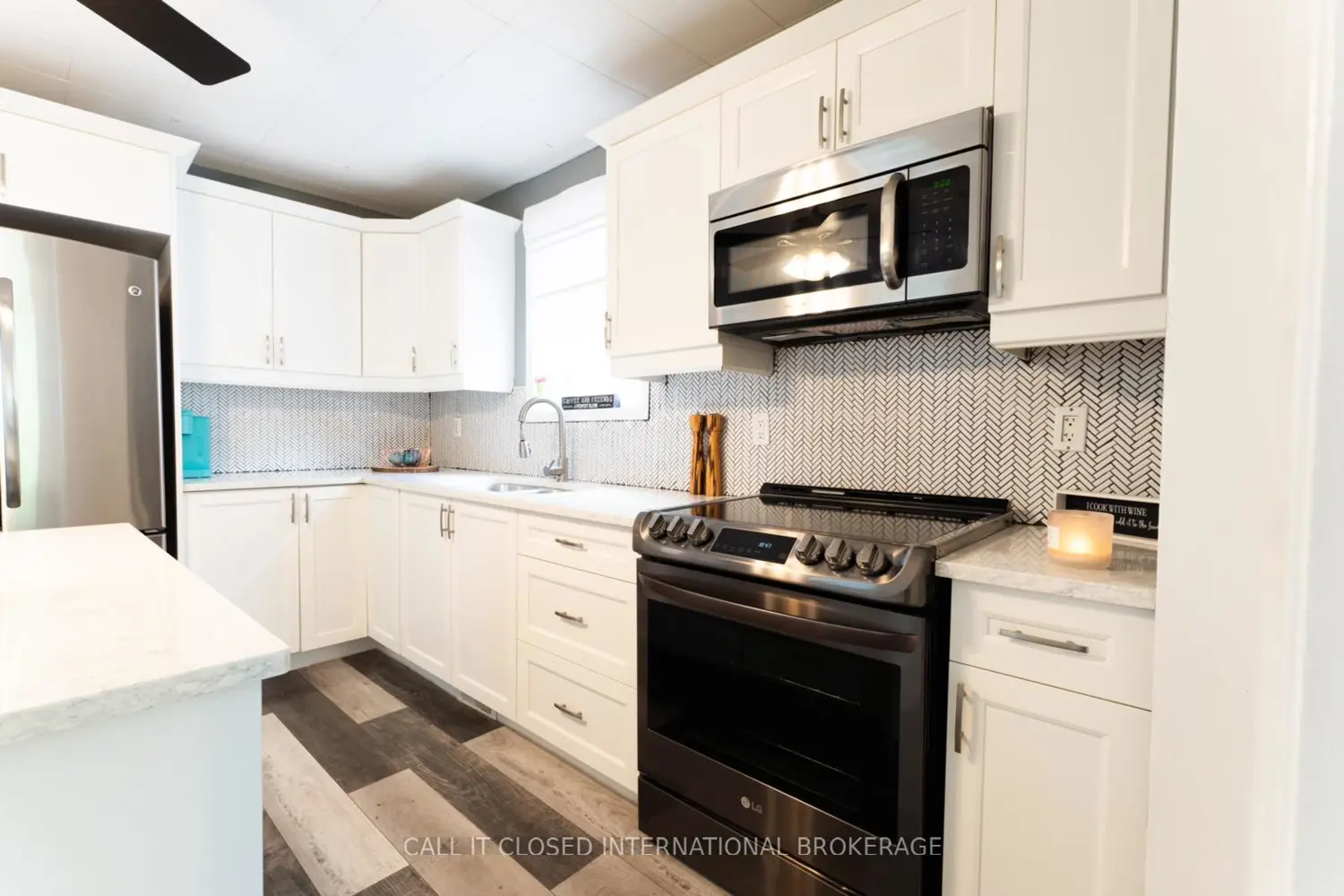 326 Smith Street photo 5
