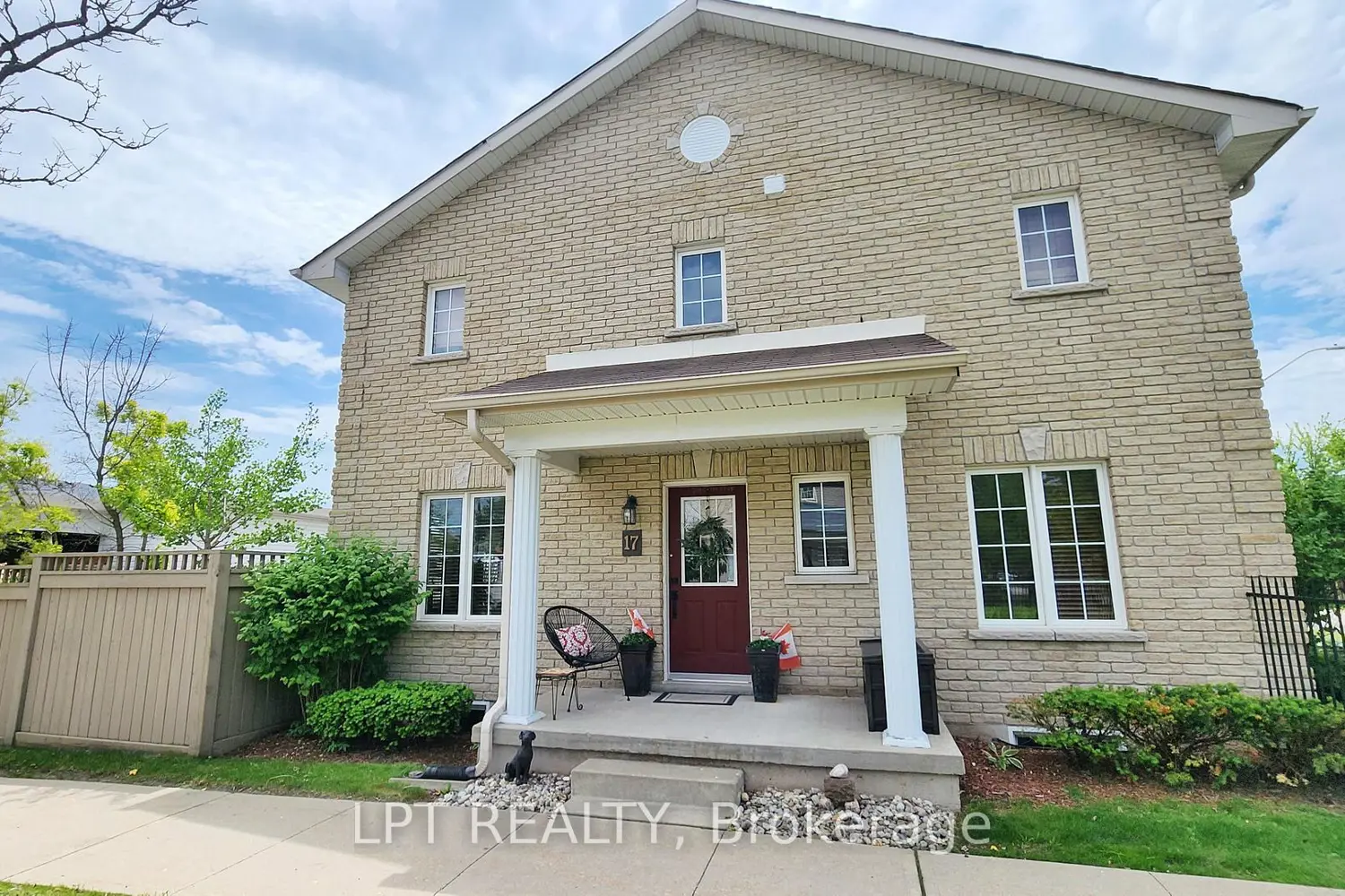 17 Silver Maple Crescent