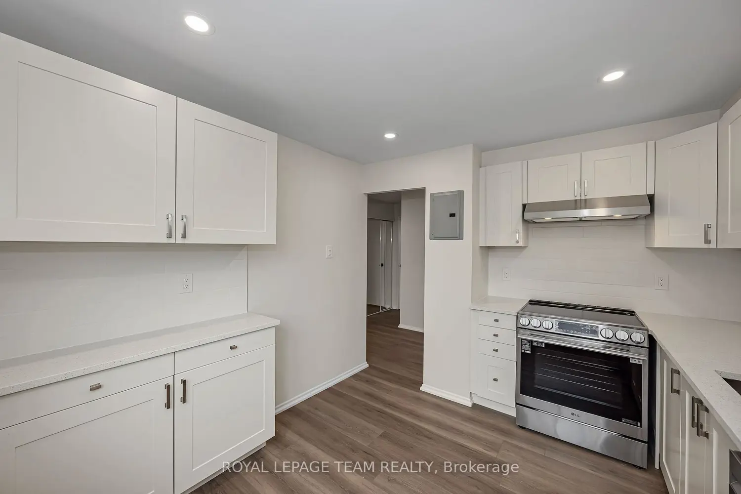 2630 Southvale Crescent 214 photo 4