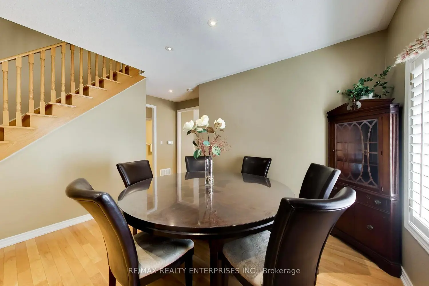 1613 Northmount Avenue photo 2