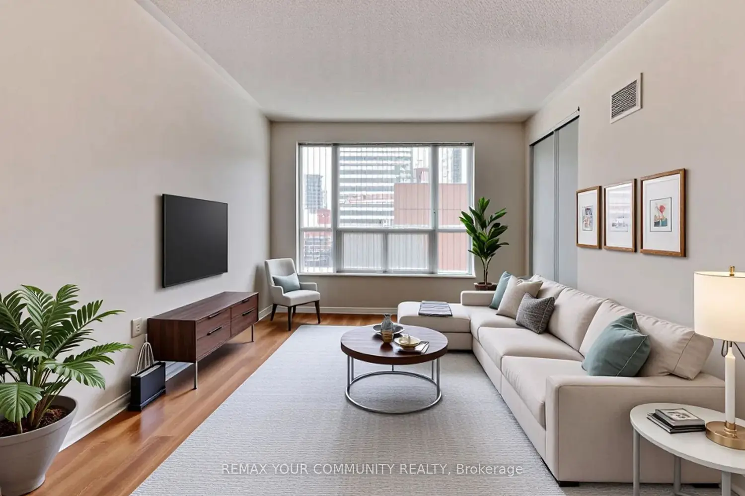 889 Bay Street 512 photo 2