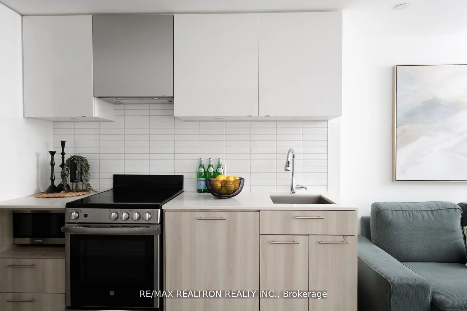 251 Jarvis Street 3309 photo 2
