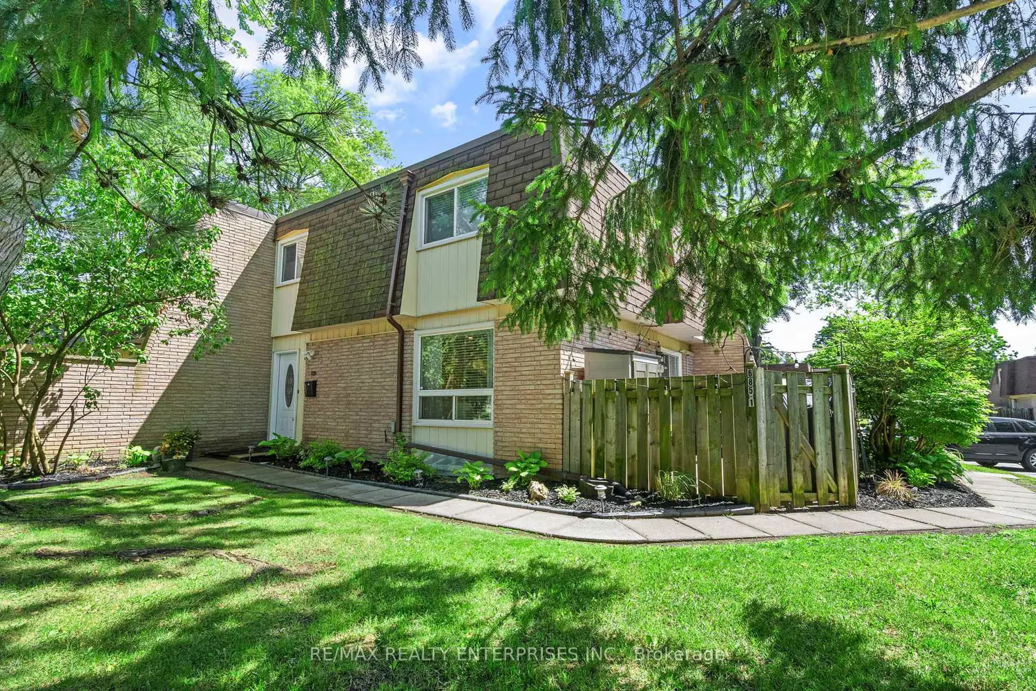 685 Francis Road 1
