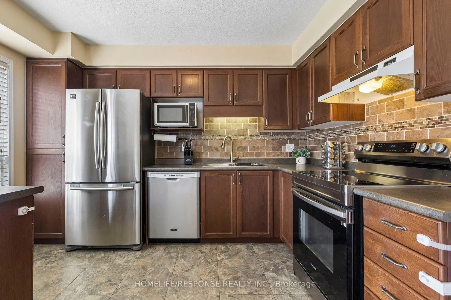 222 Sophia Crescent photo 2