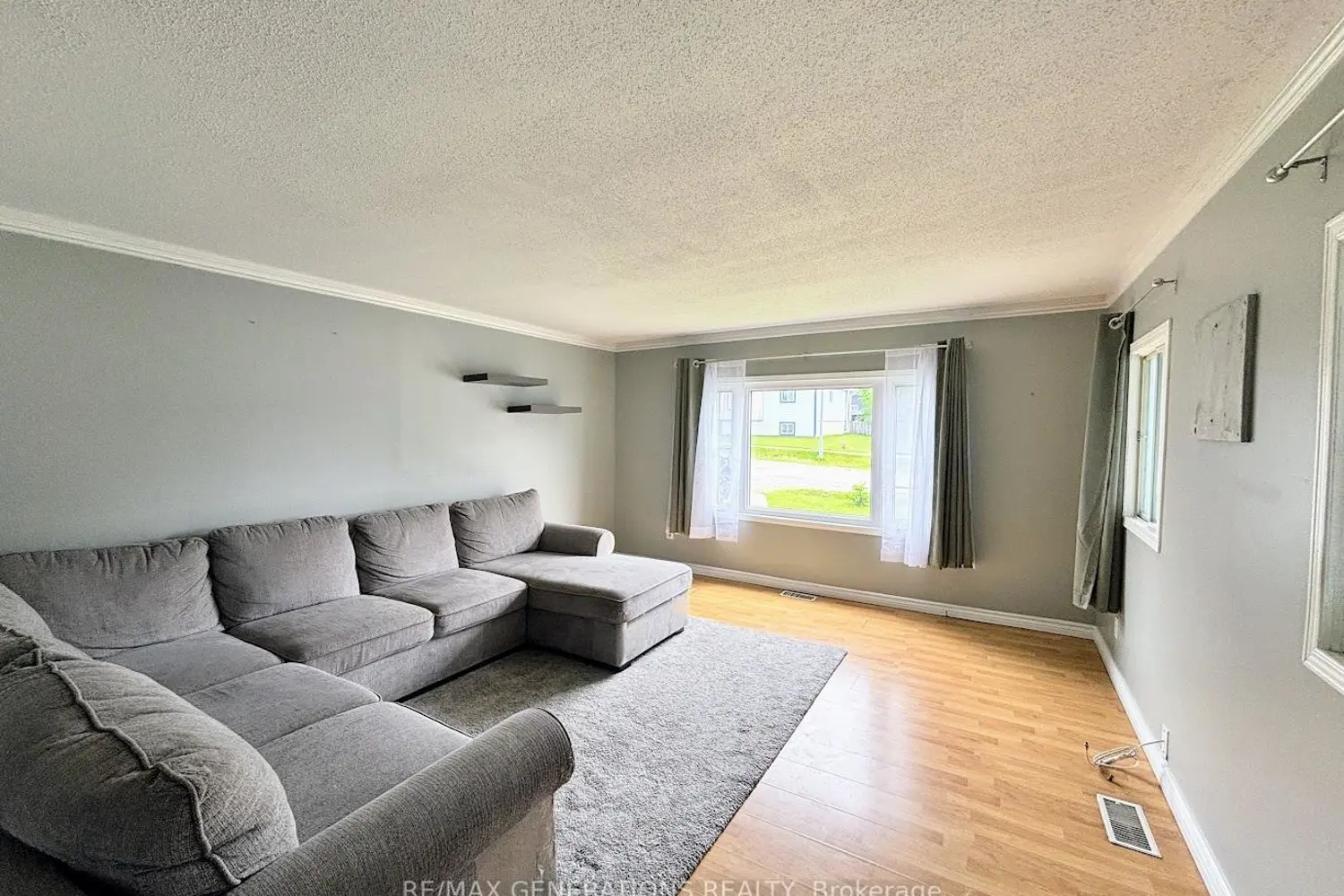 54 Jackson Crescent photo 2