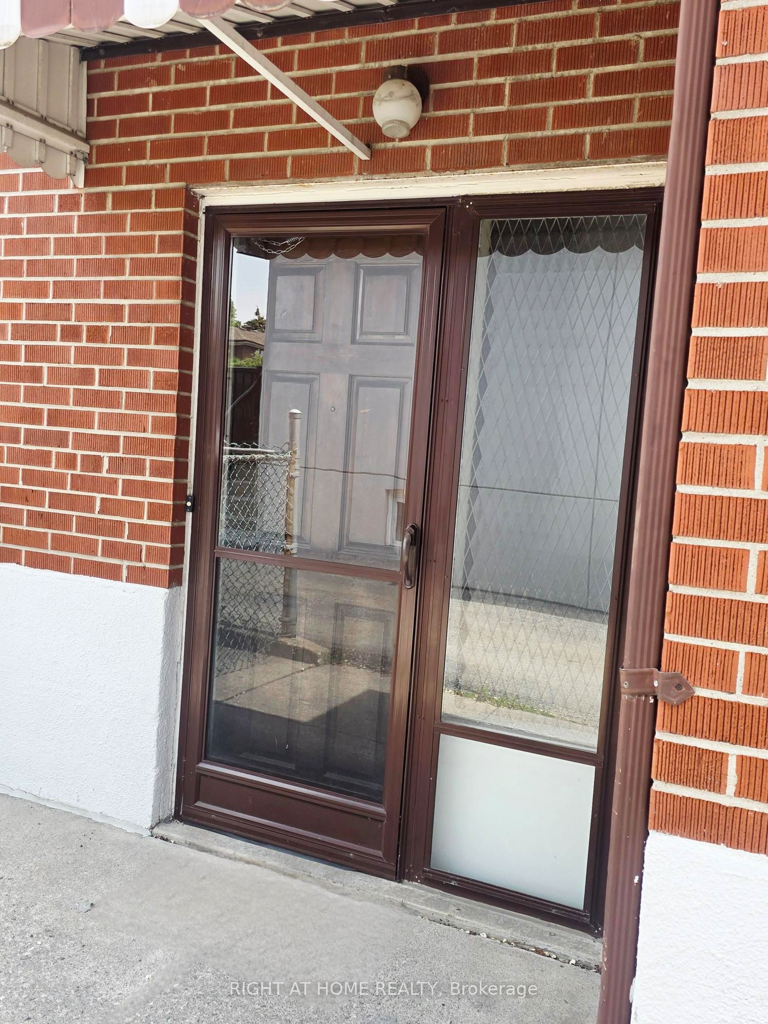 Lower-252 Maple Leaf Drive, Toronto, ON, M6L 1P1 photo 3