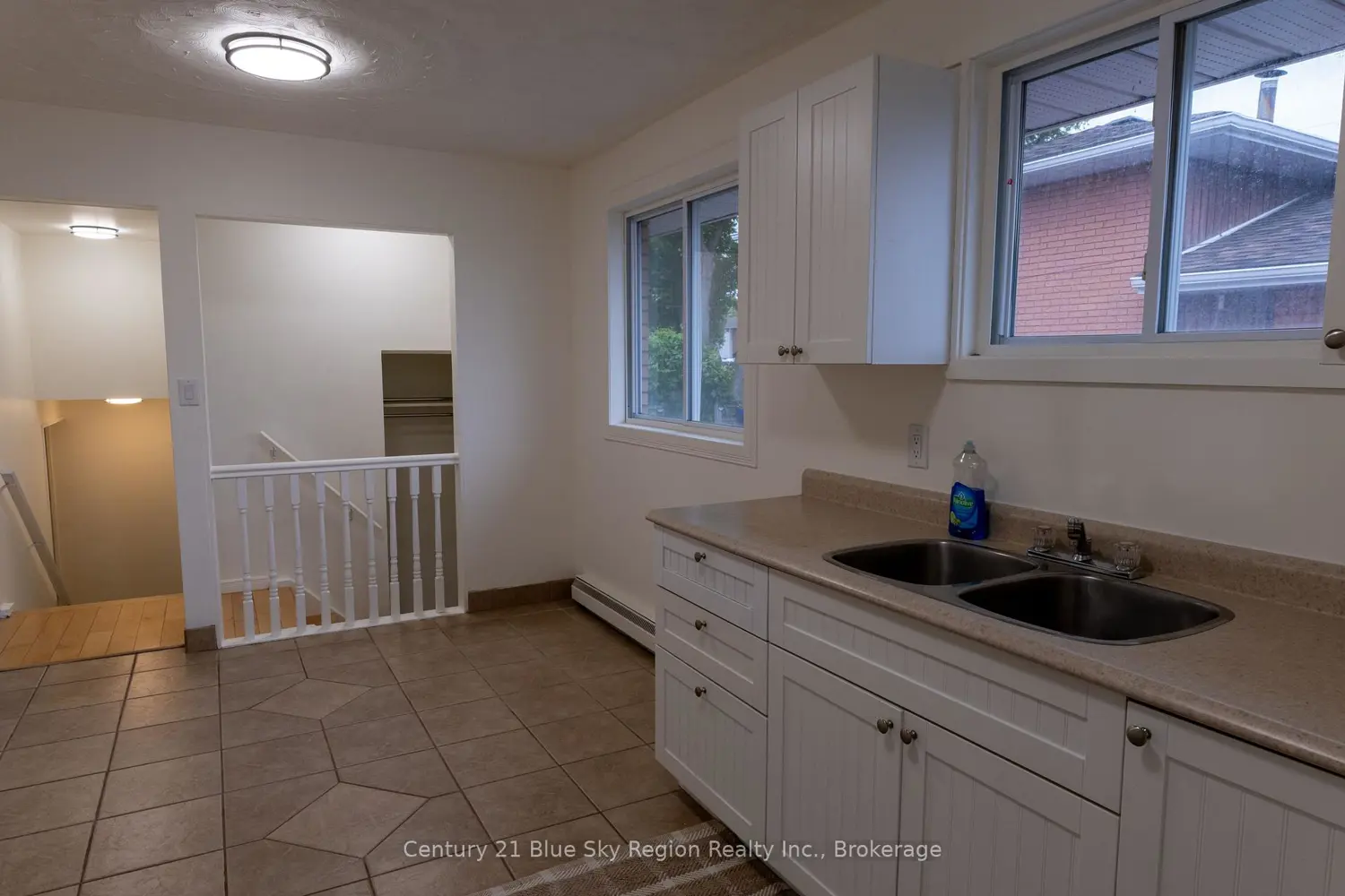 102 Lee Avenue photo 3