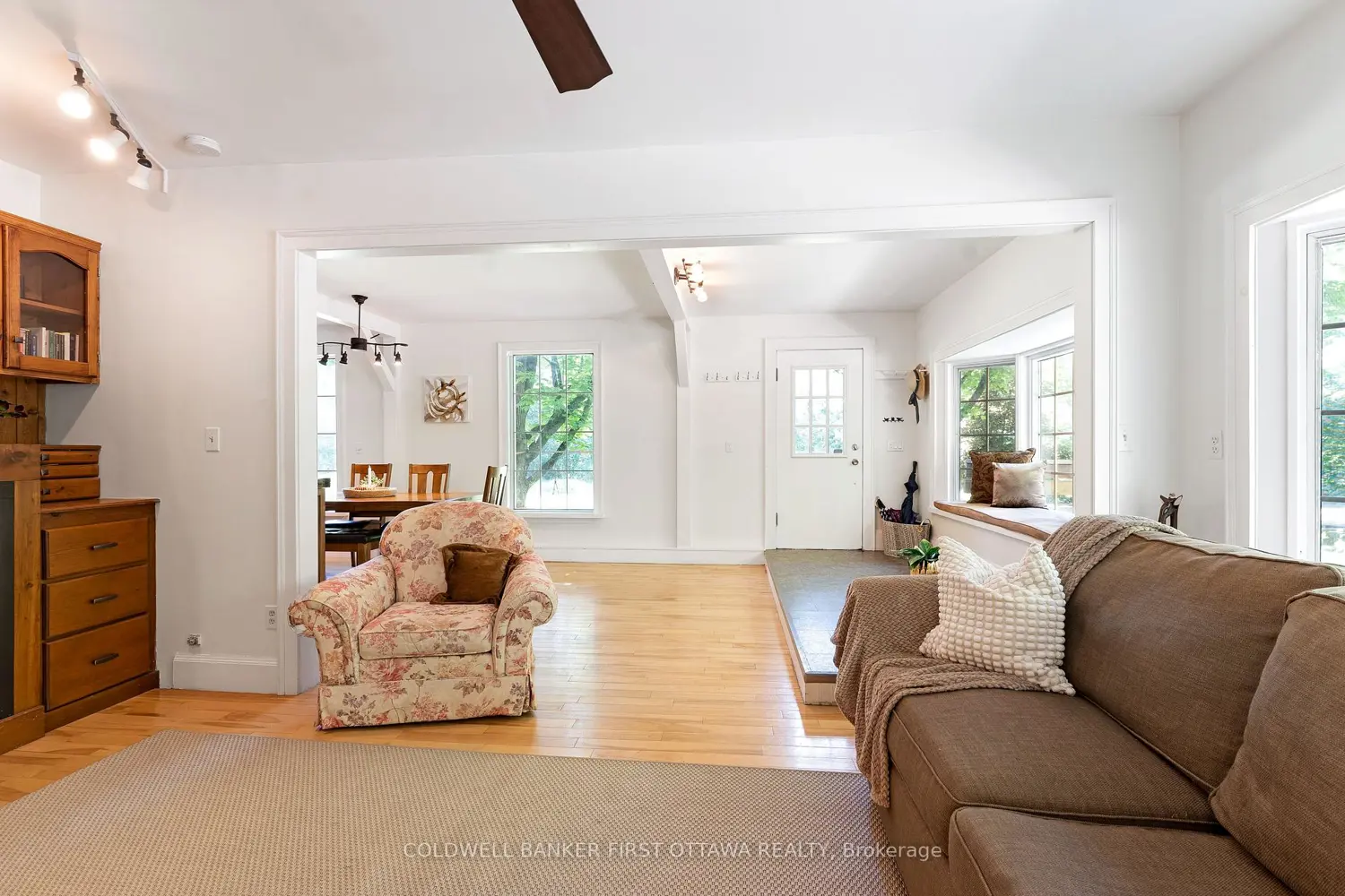 1358 Rideau Ferry Road photo 2