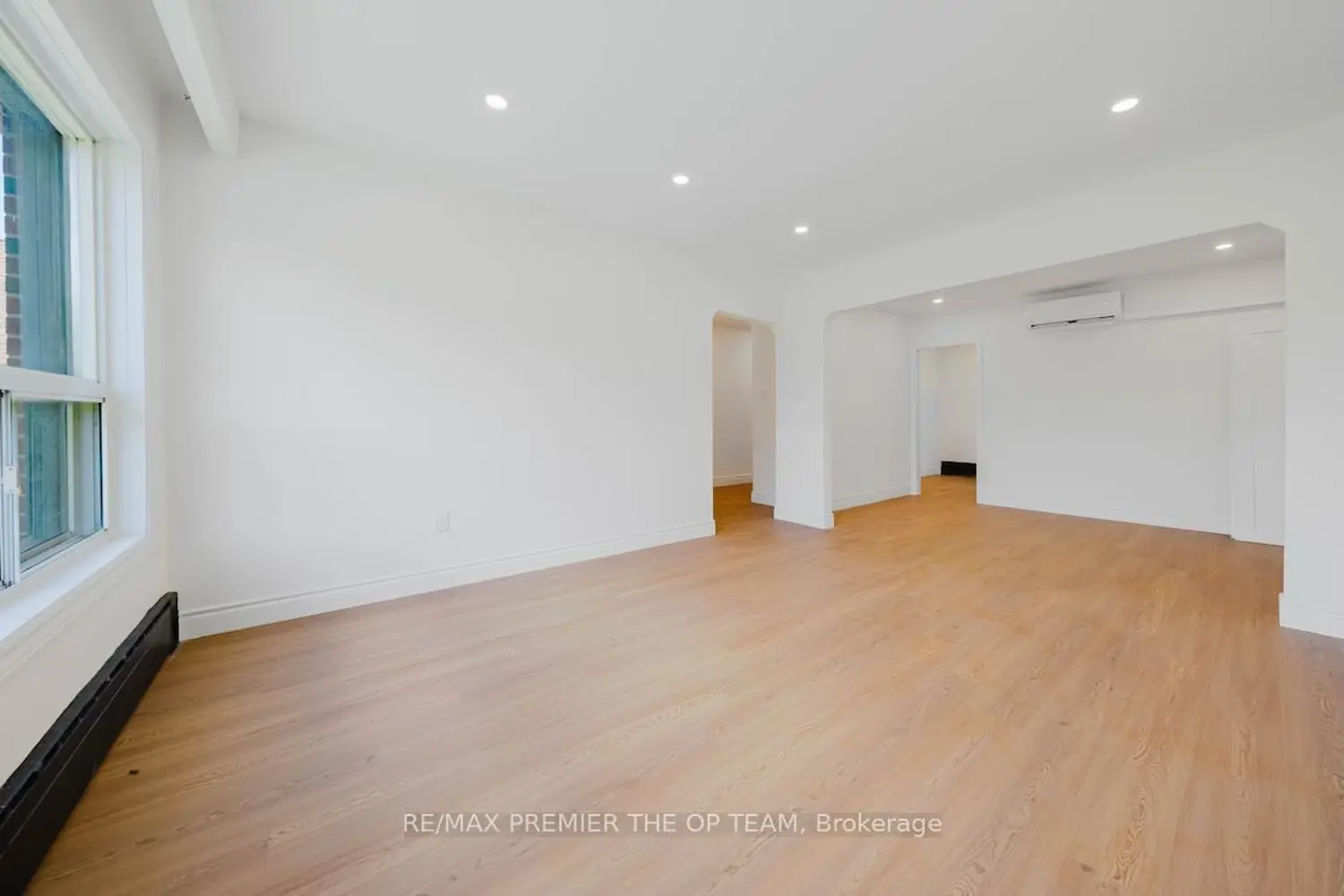 299 Quebec Avenue photo 4