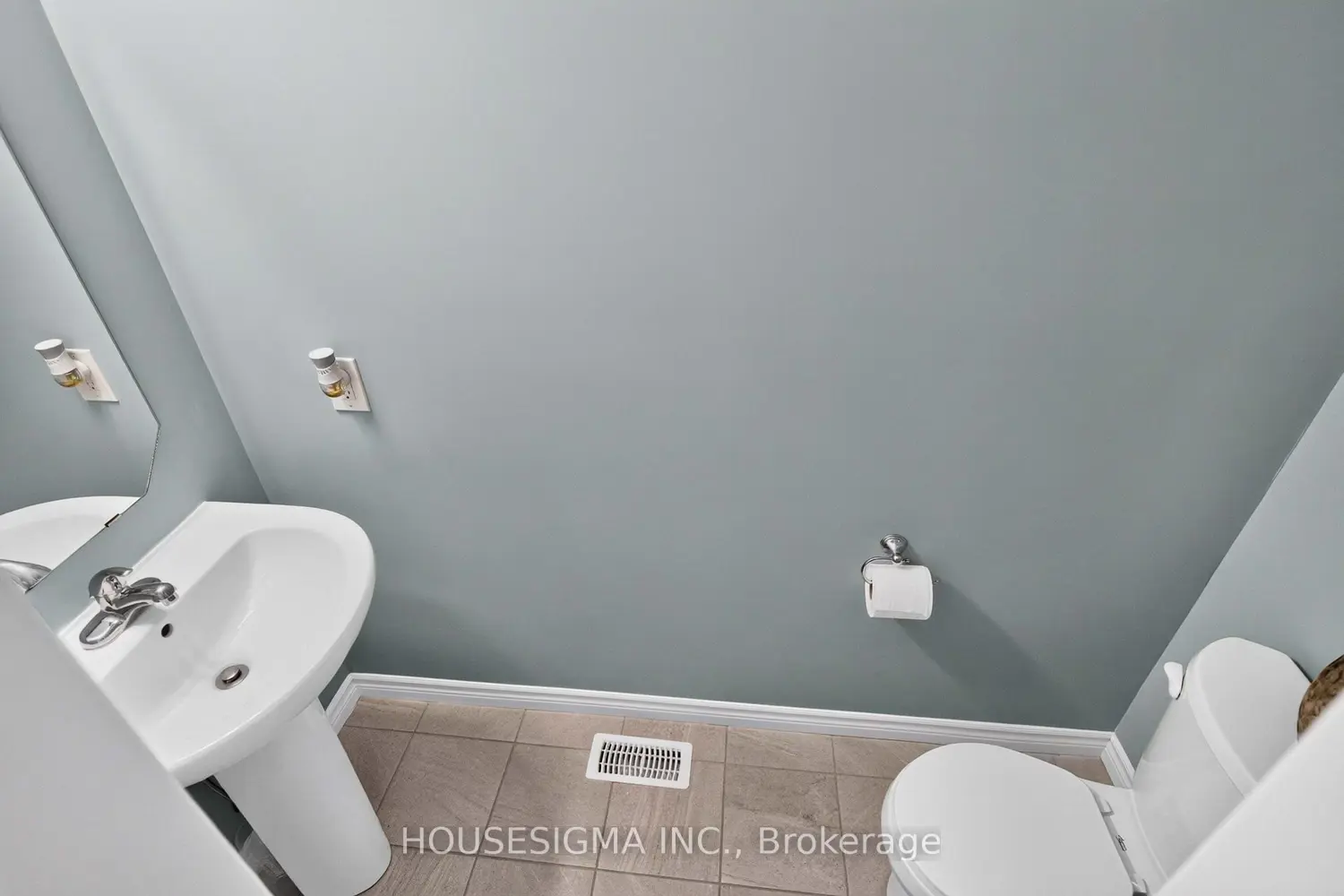 390 Buckthorn Drive photo 4