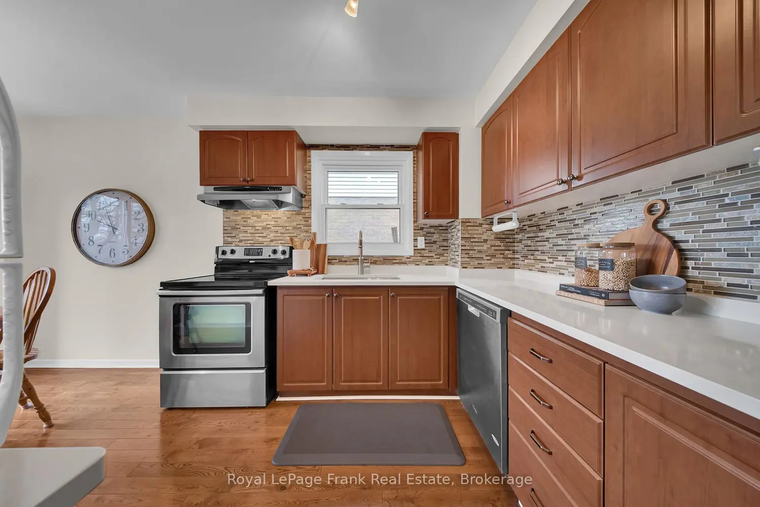 76 Cornwall Drive photo 4