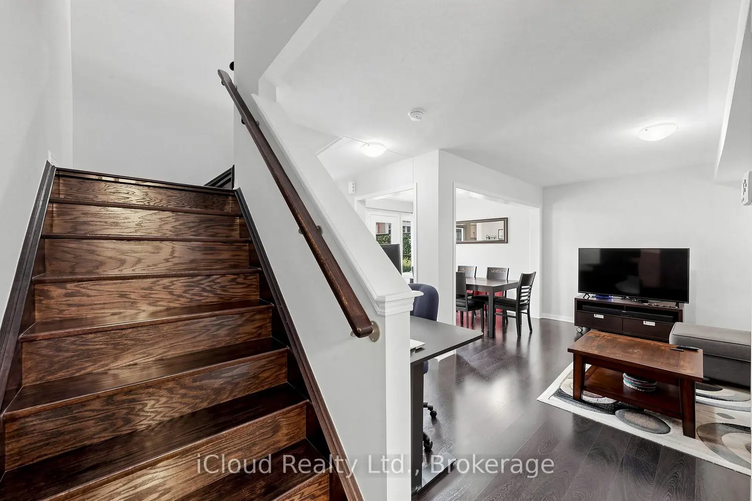118 Baycliffe Crescent photo 5