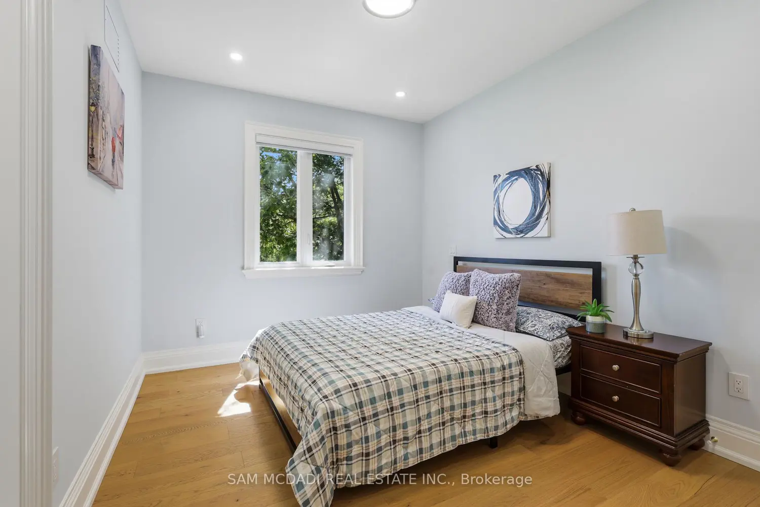 403 Willis Drive photo 3