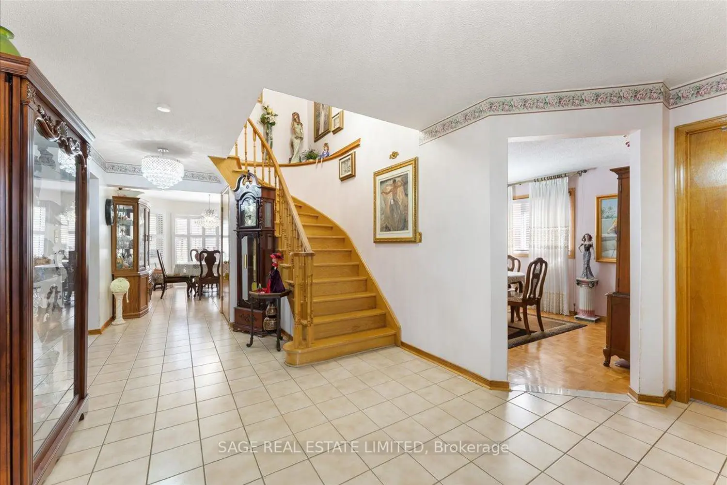 116 Butterfield Crescent photo 4