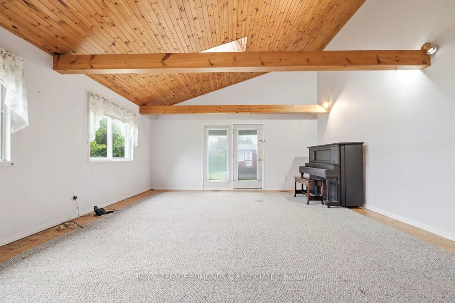 130 Town Line Road photo 3