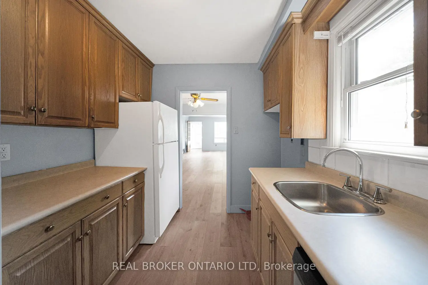 1624 Leonard Street photo 4
