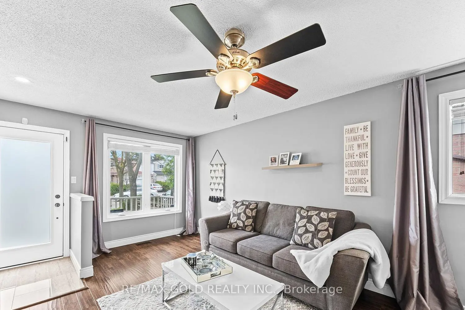 128 Martindale Crescent photo 2