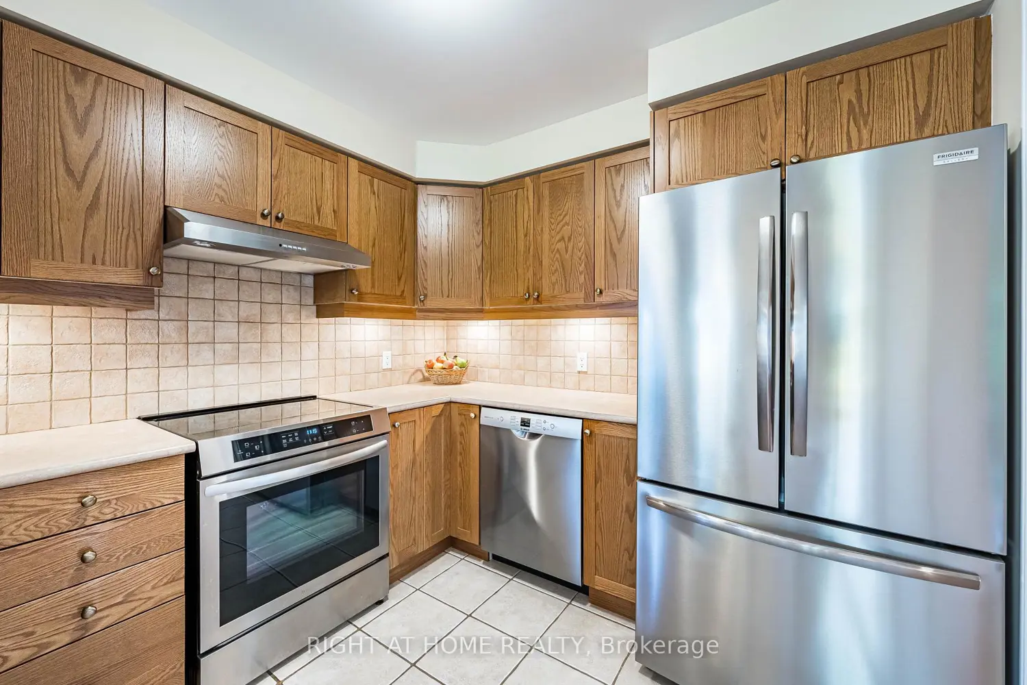 1352 Wadebridge Crescent photo 4