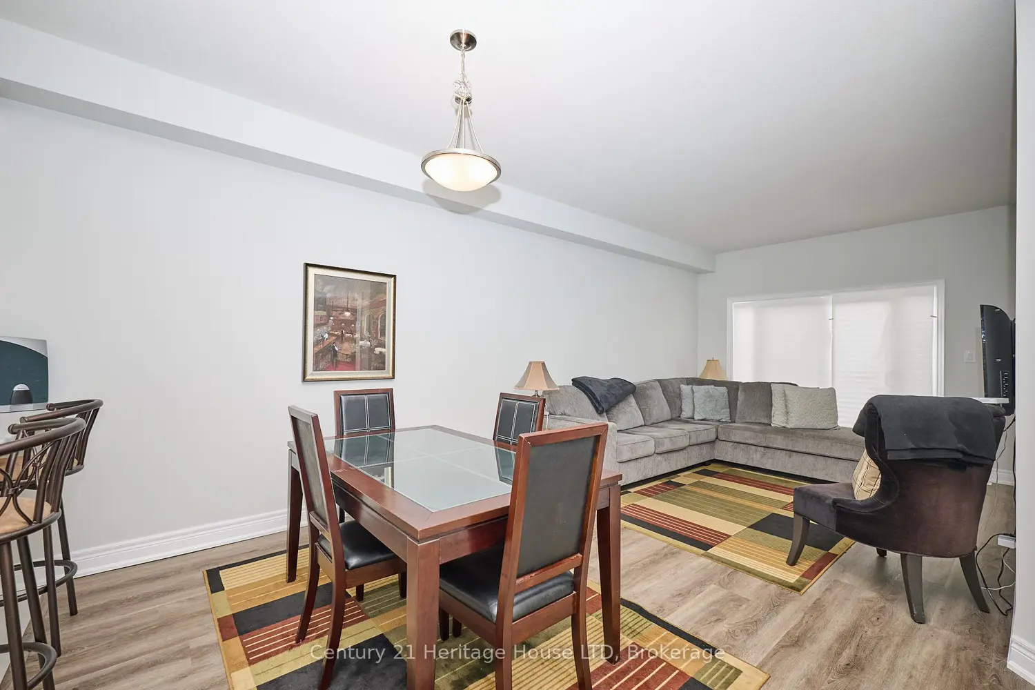 427 Williams Crescent photo 3