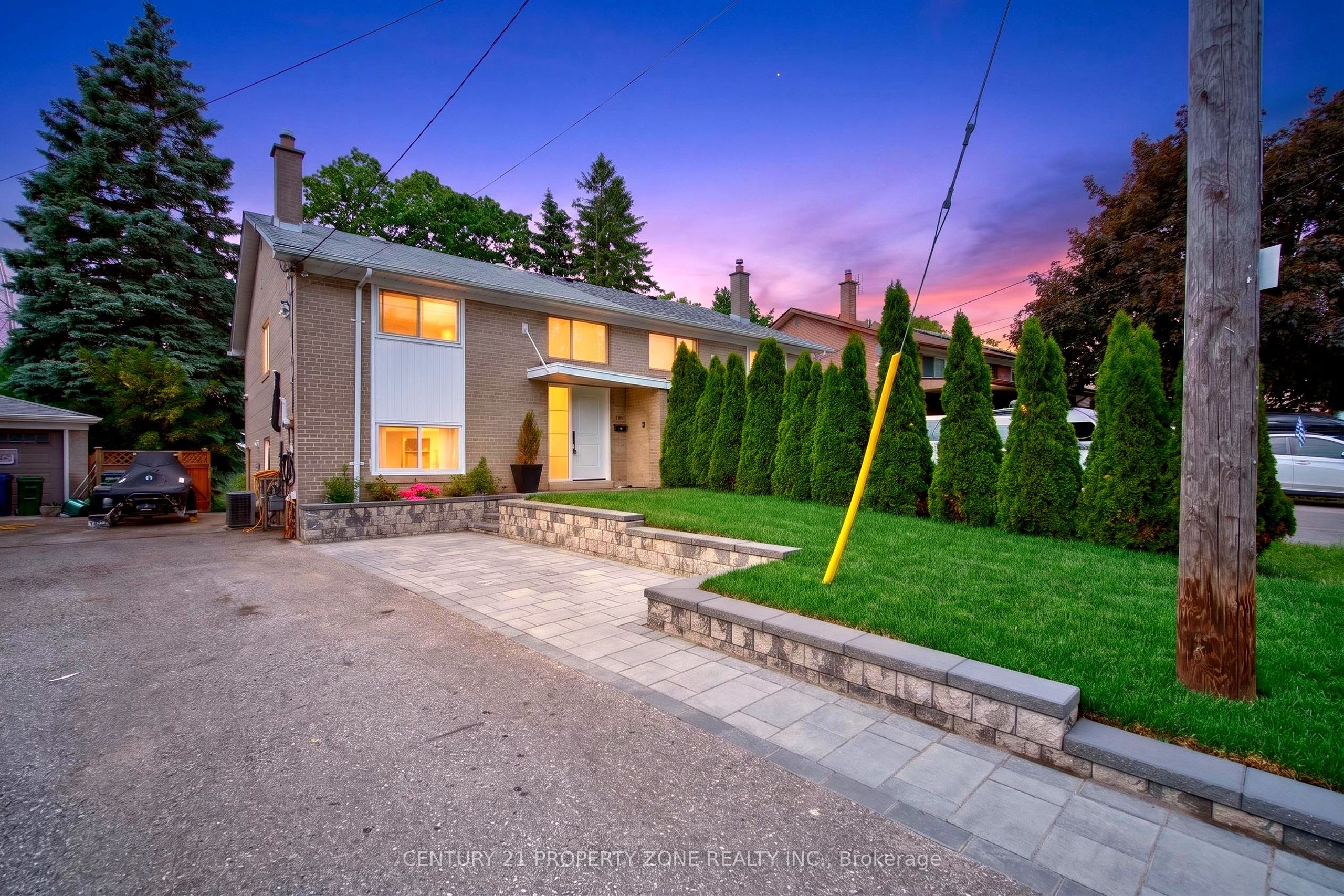 121 Saint Lucie Drive, Toronto, ON, M9M 1T4