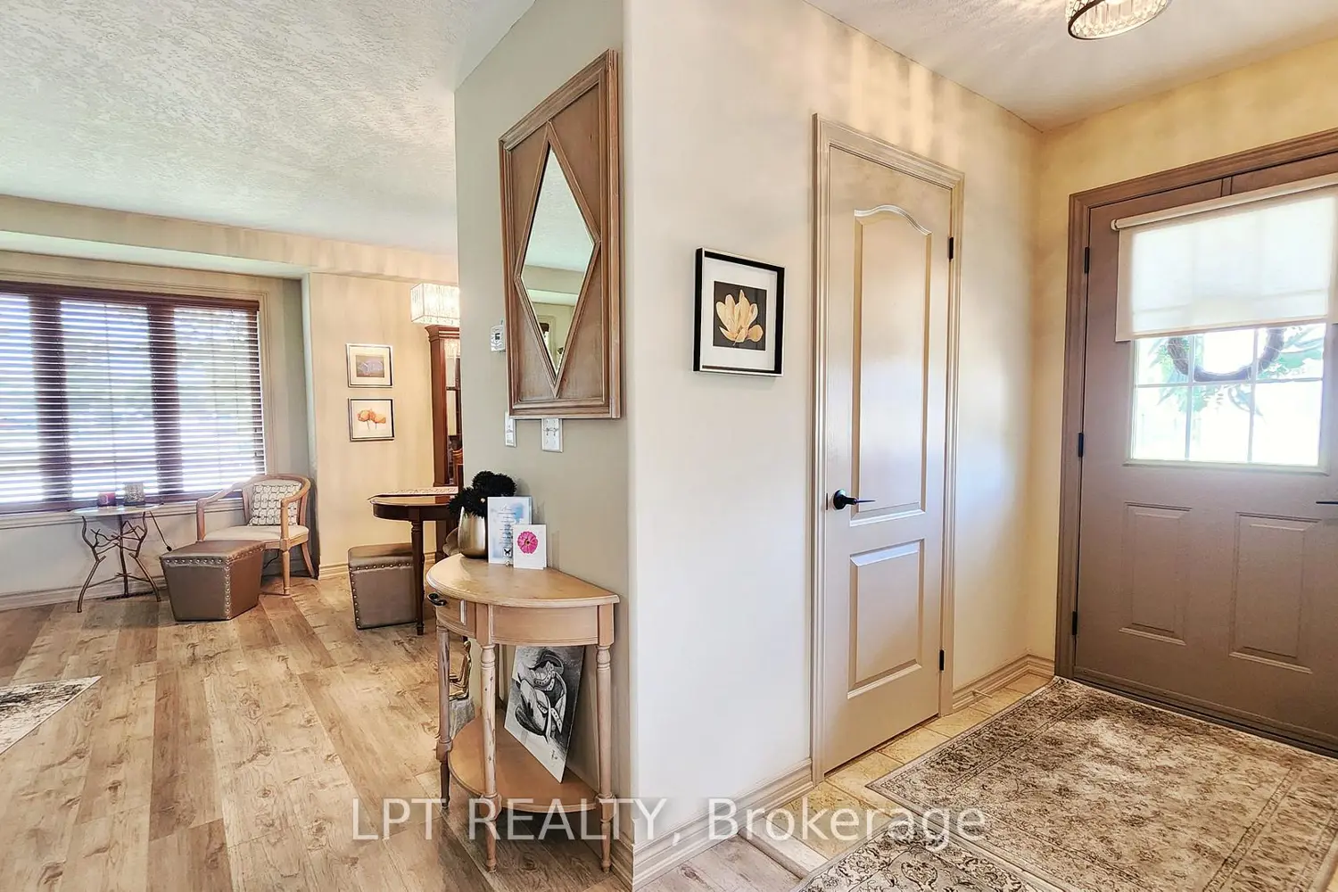 17 Silver Maple Crescent photo 2