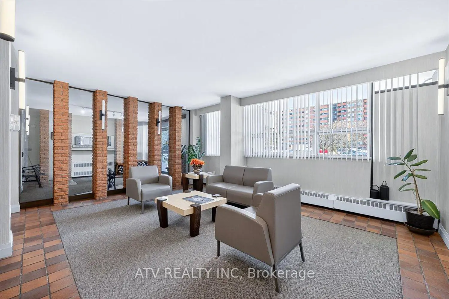151 La Rose Avenue 804 photo 3