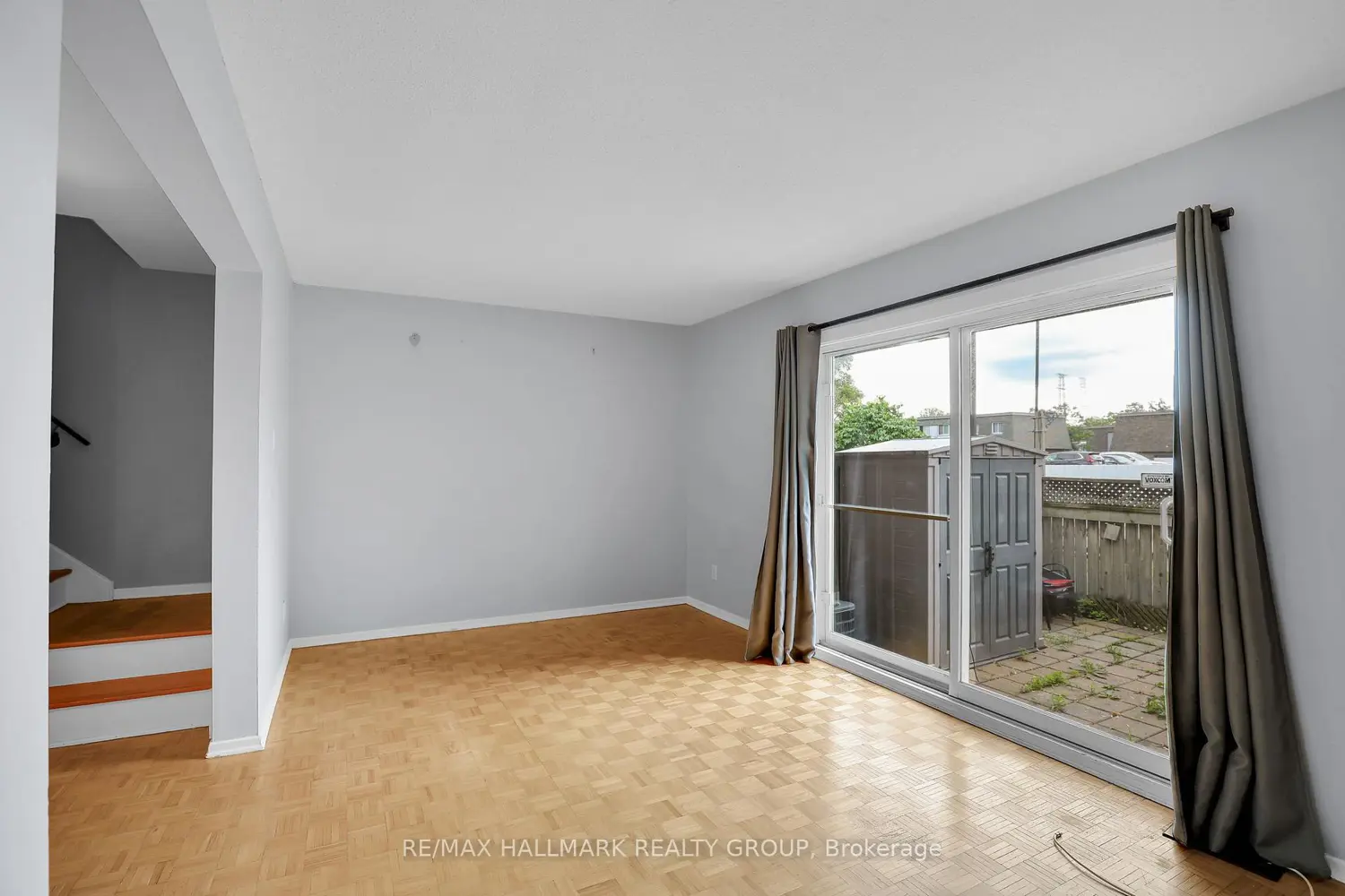 2912 Fairlea Crescent photo 4