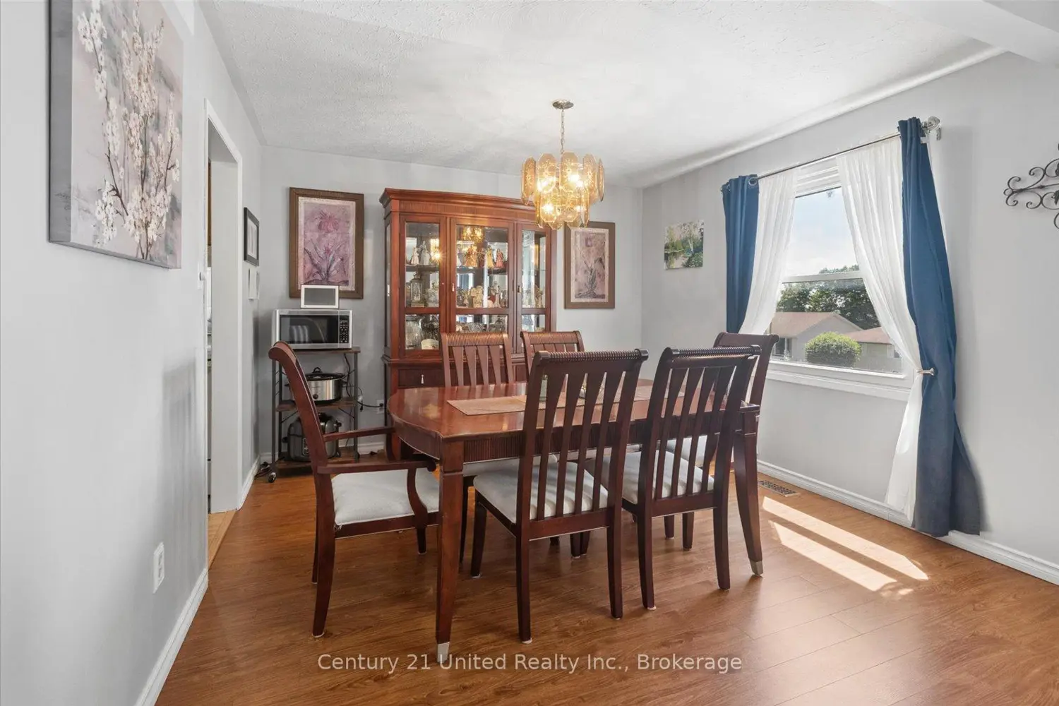 1824 Mapleridge Drive photo 4