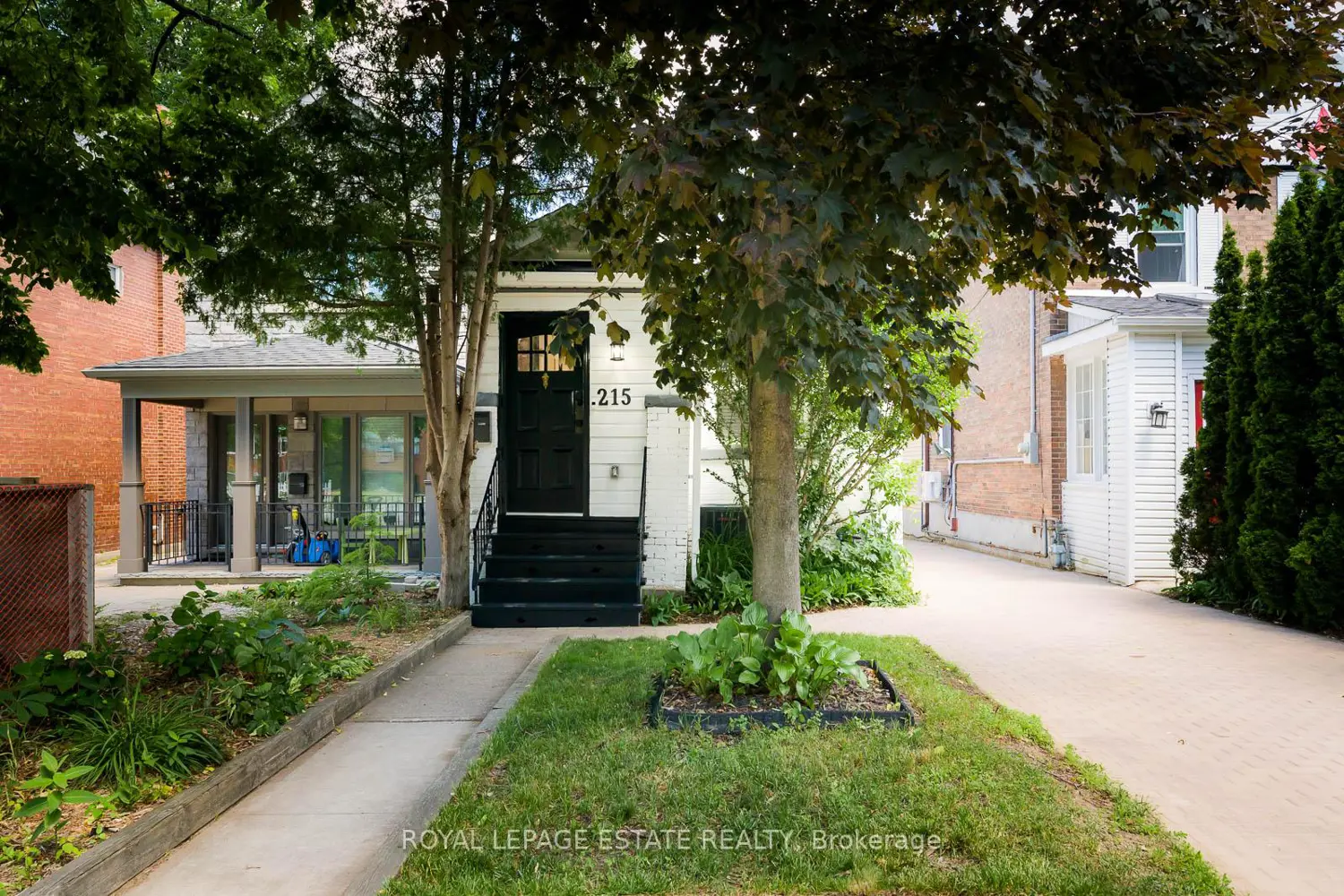 215 Pickering Street photo 2