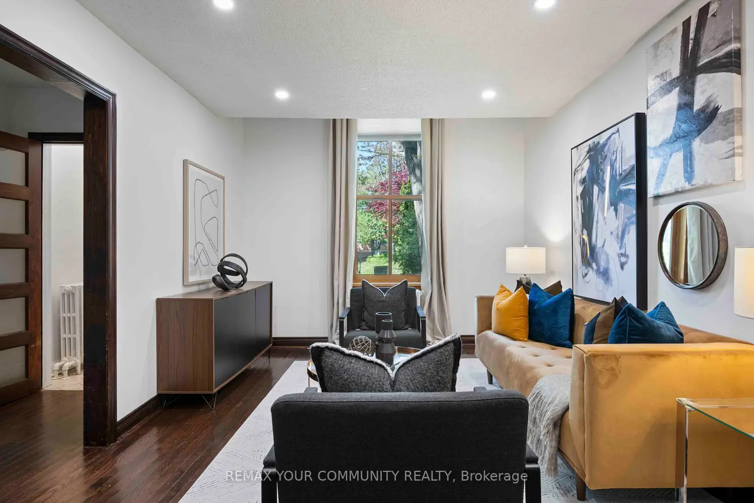 251 Berkeley Street photo 2