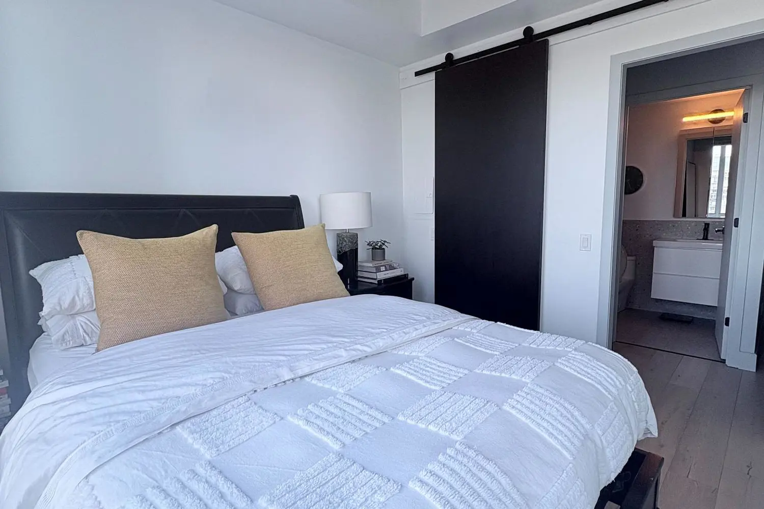 2200 Lake Shore Boulevard 2806 photo 2