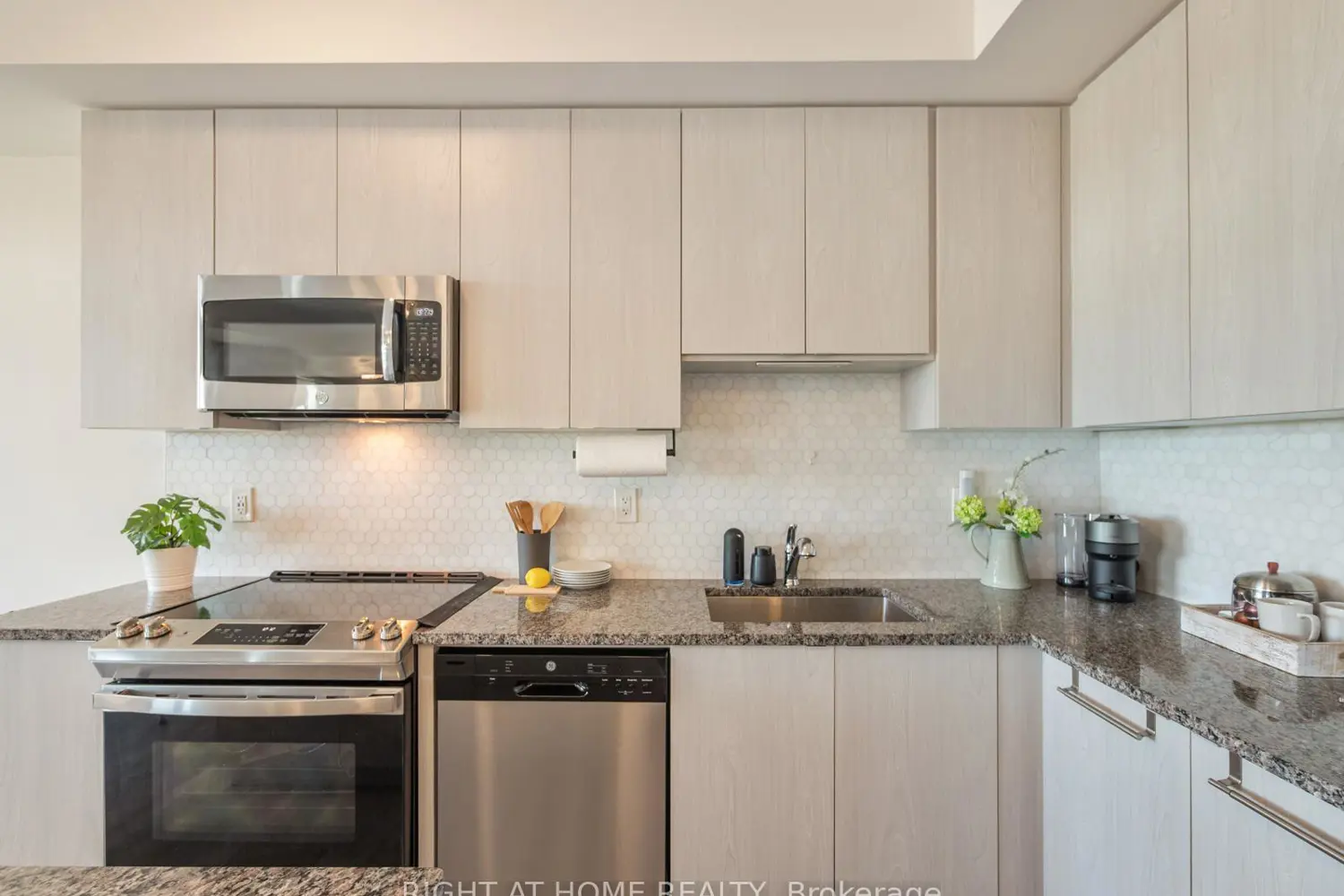 2550 Castlegate Crossing 403