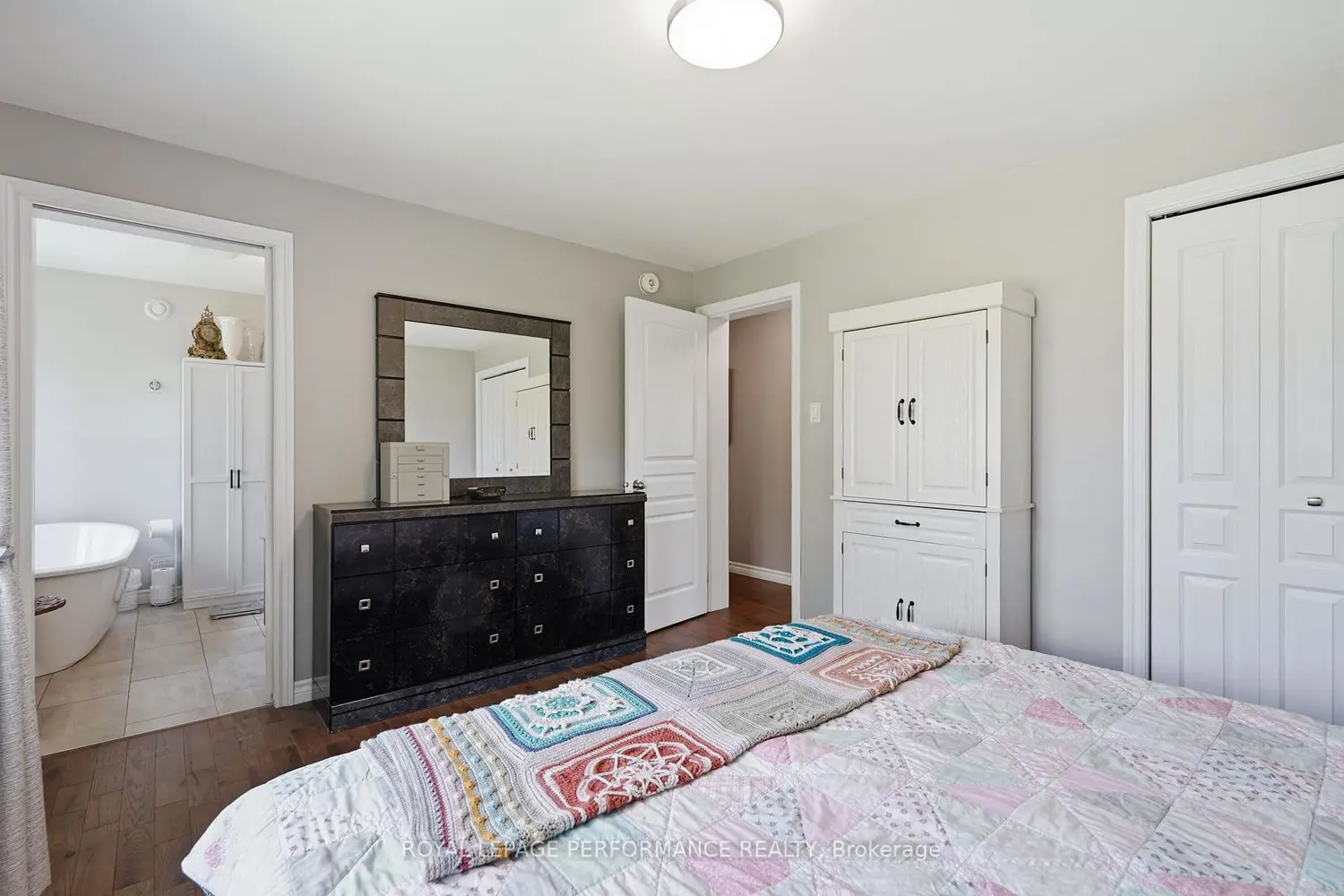 2383 Bay Road photo 4
