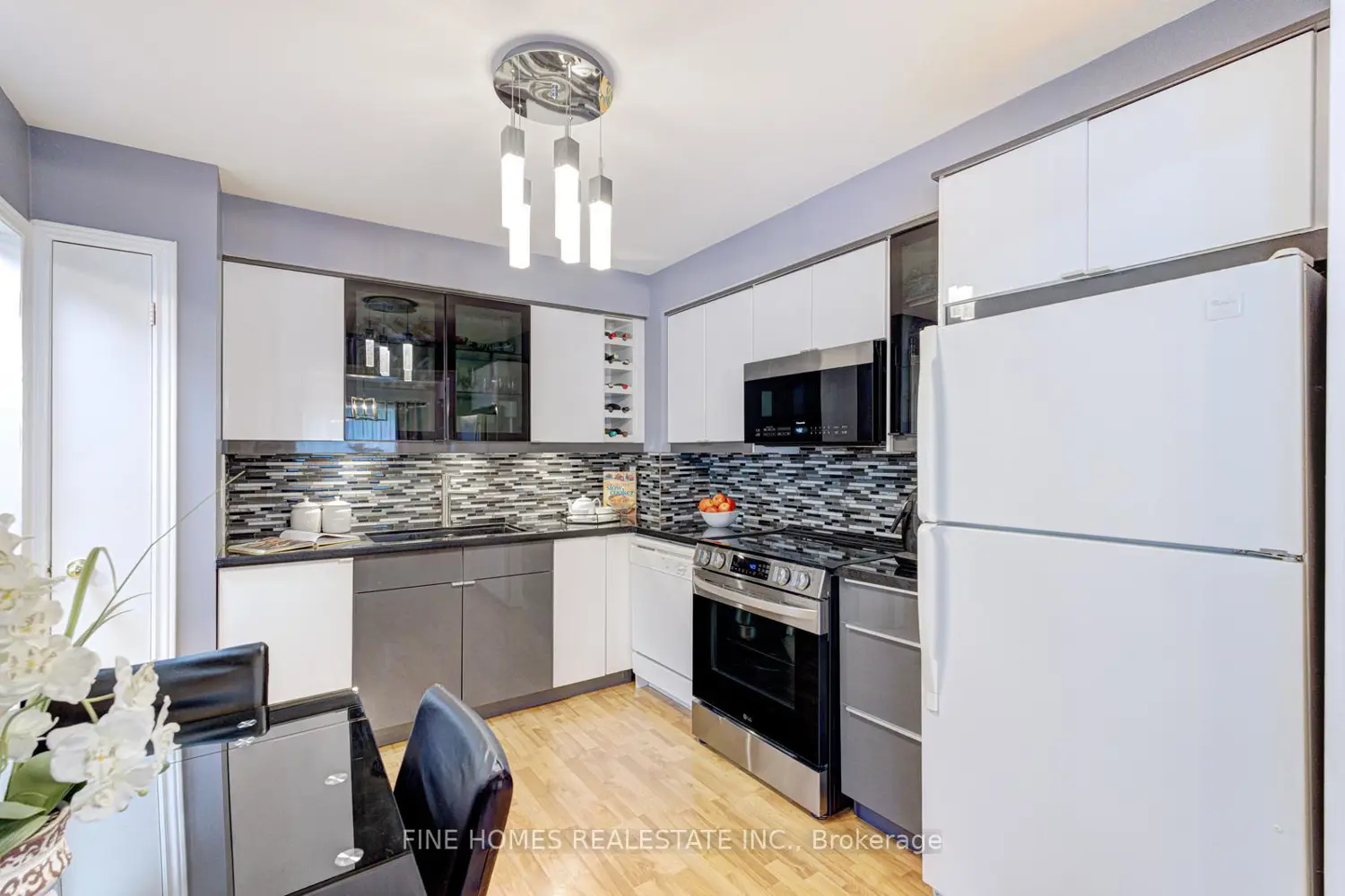 302 Maciver Boulevard photo 3