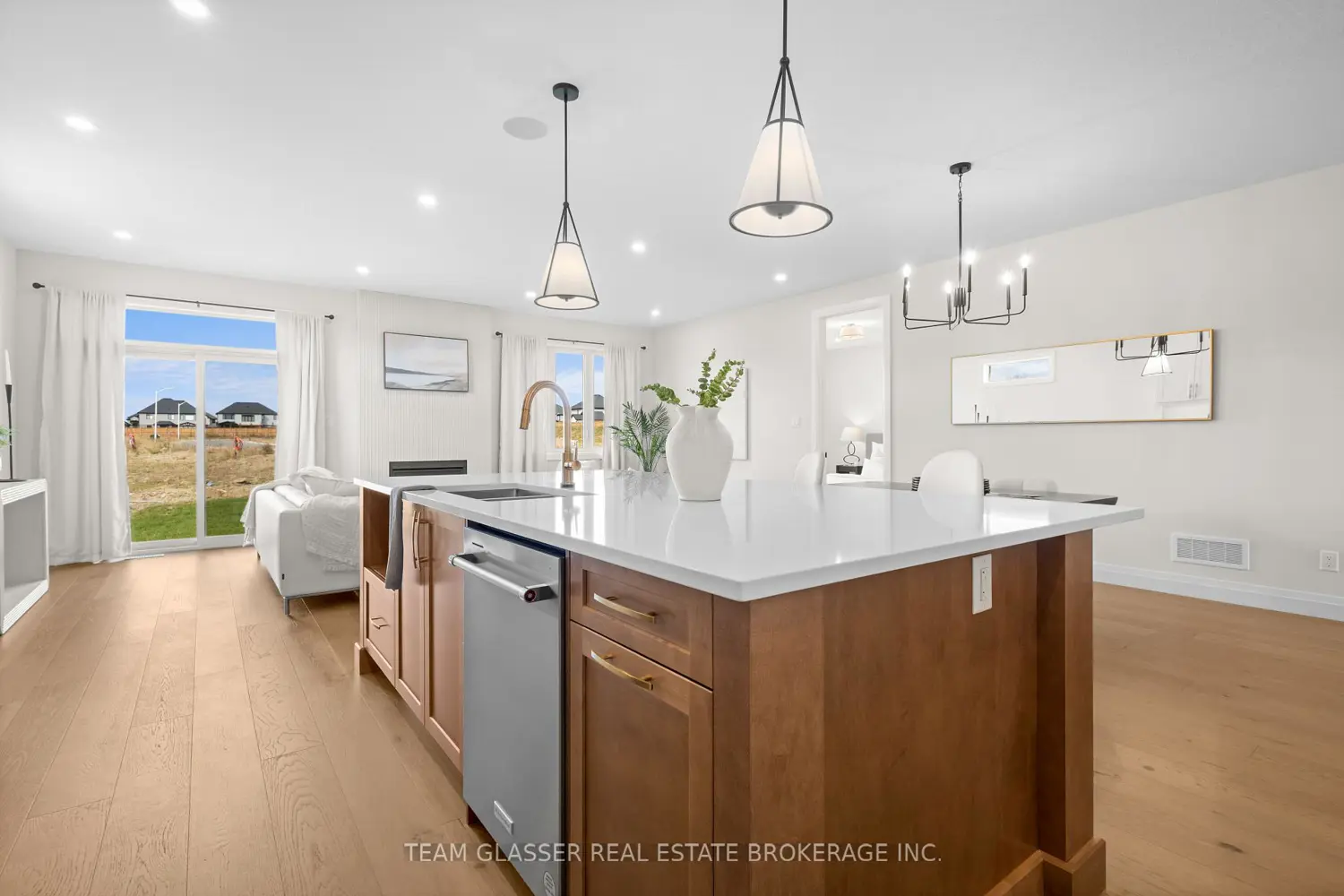 70 Benner Boulevard photo 4