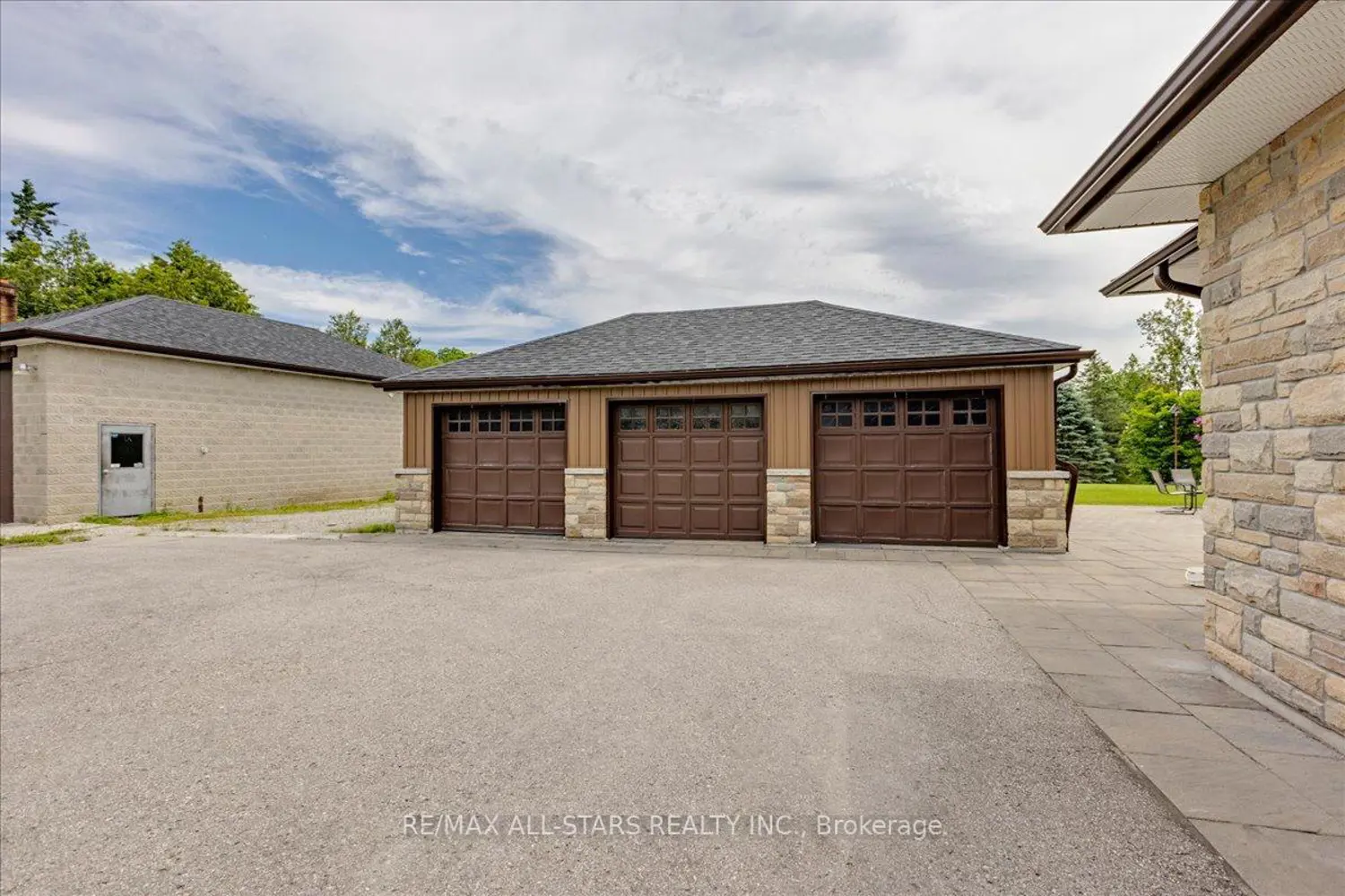 562 Catering Road photo 5