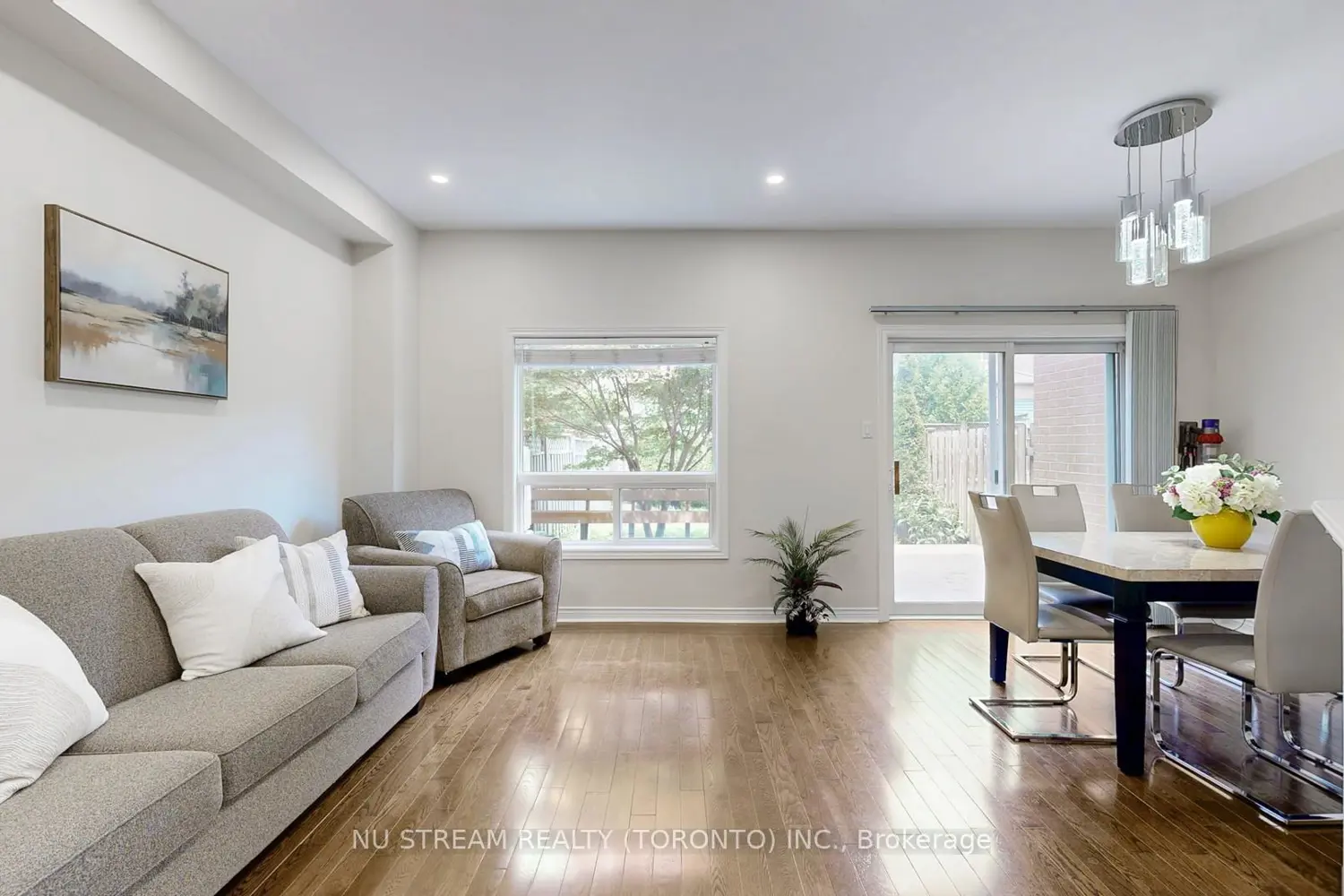 60 Nottingham Drive photo 3