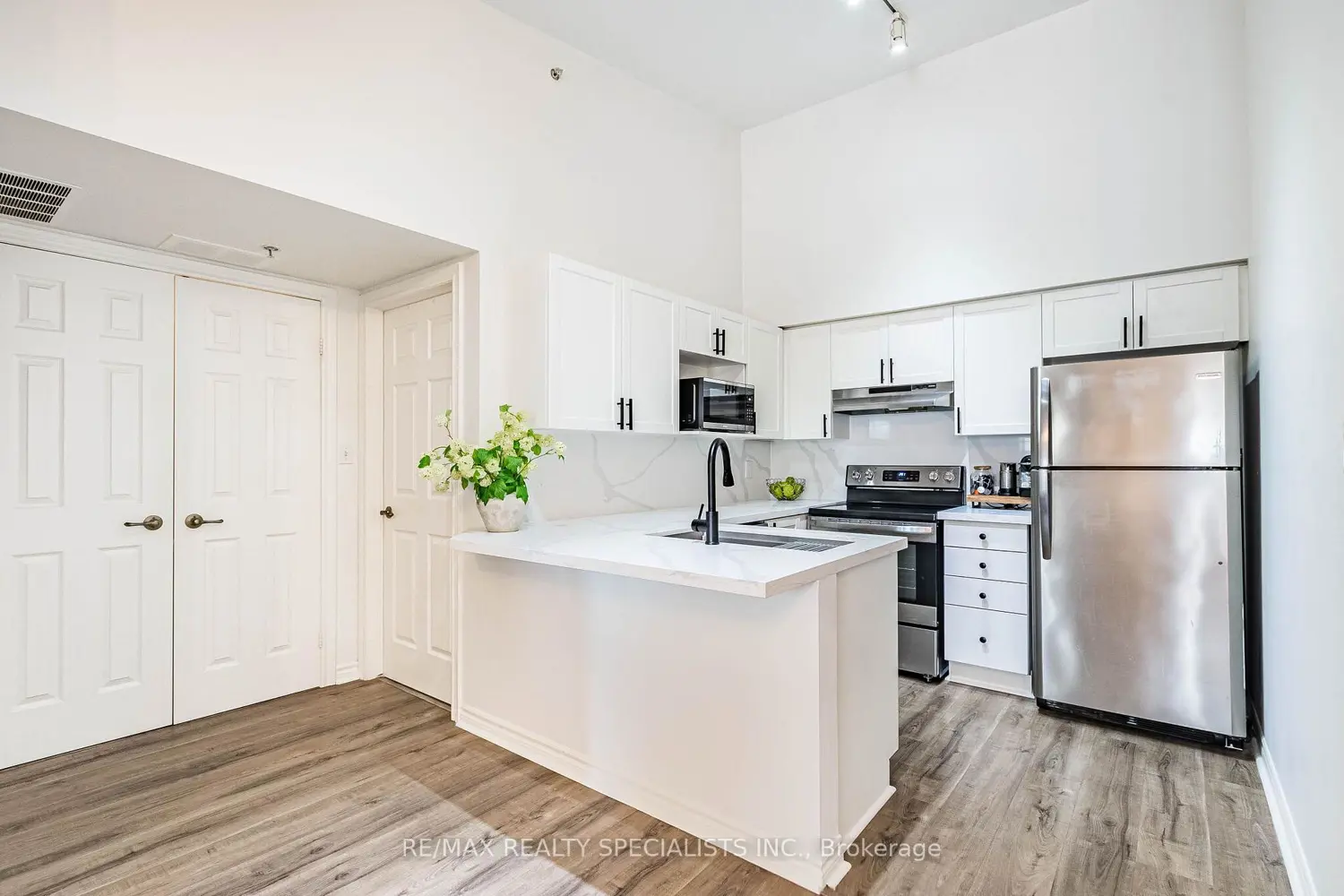 1480 Bishops Gate 406 photo 4