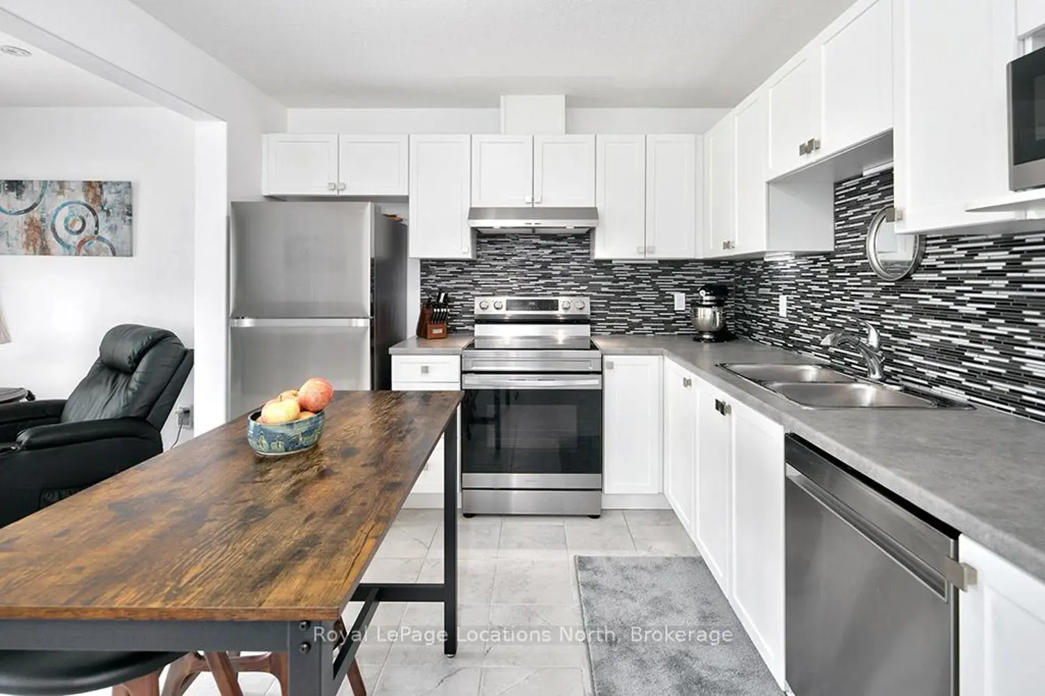 38 Plewes Drive photo 3